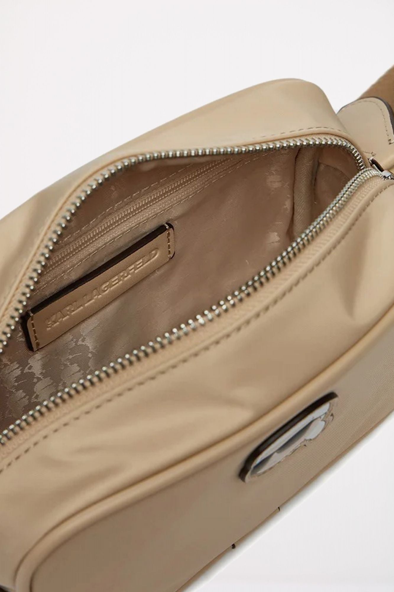 KARL LAGERFELD IKON NYLON CAMERA BAG en color BEIS (4)