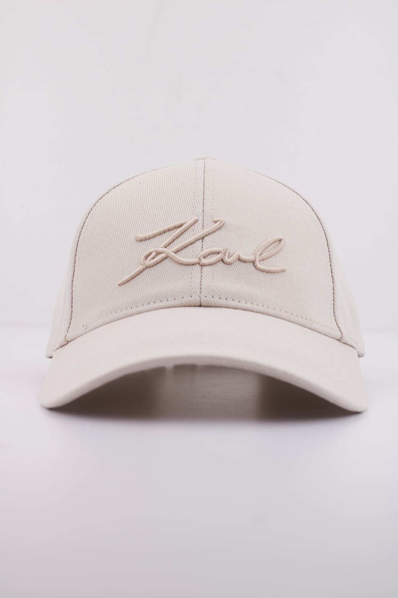 KARL LAGERFELD SIGNATURE CAP en color BEIS (1)