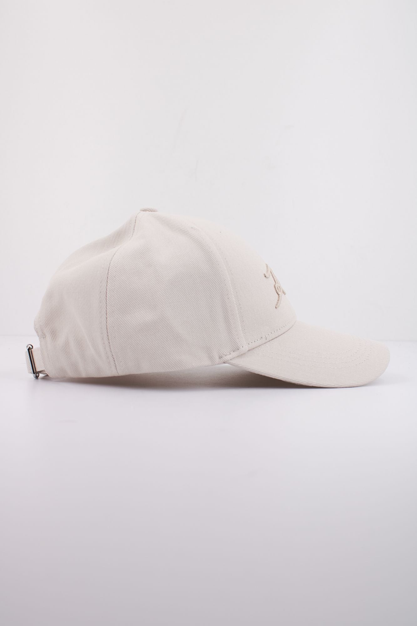 KARL LAGERFELD SIGNATURE CAP en color BEIS (2)