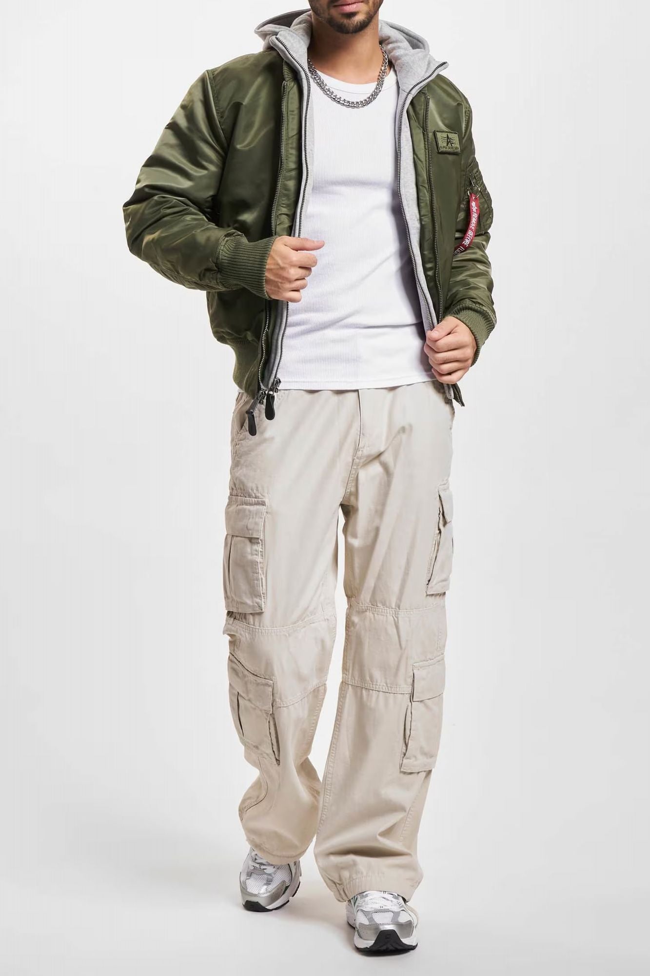 ALPHA INDUSTRIES MA-1 D-TEC en color VERDE (4)