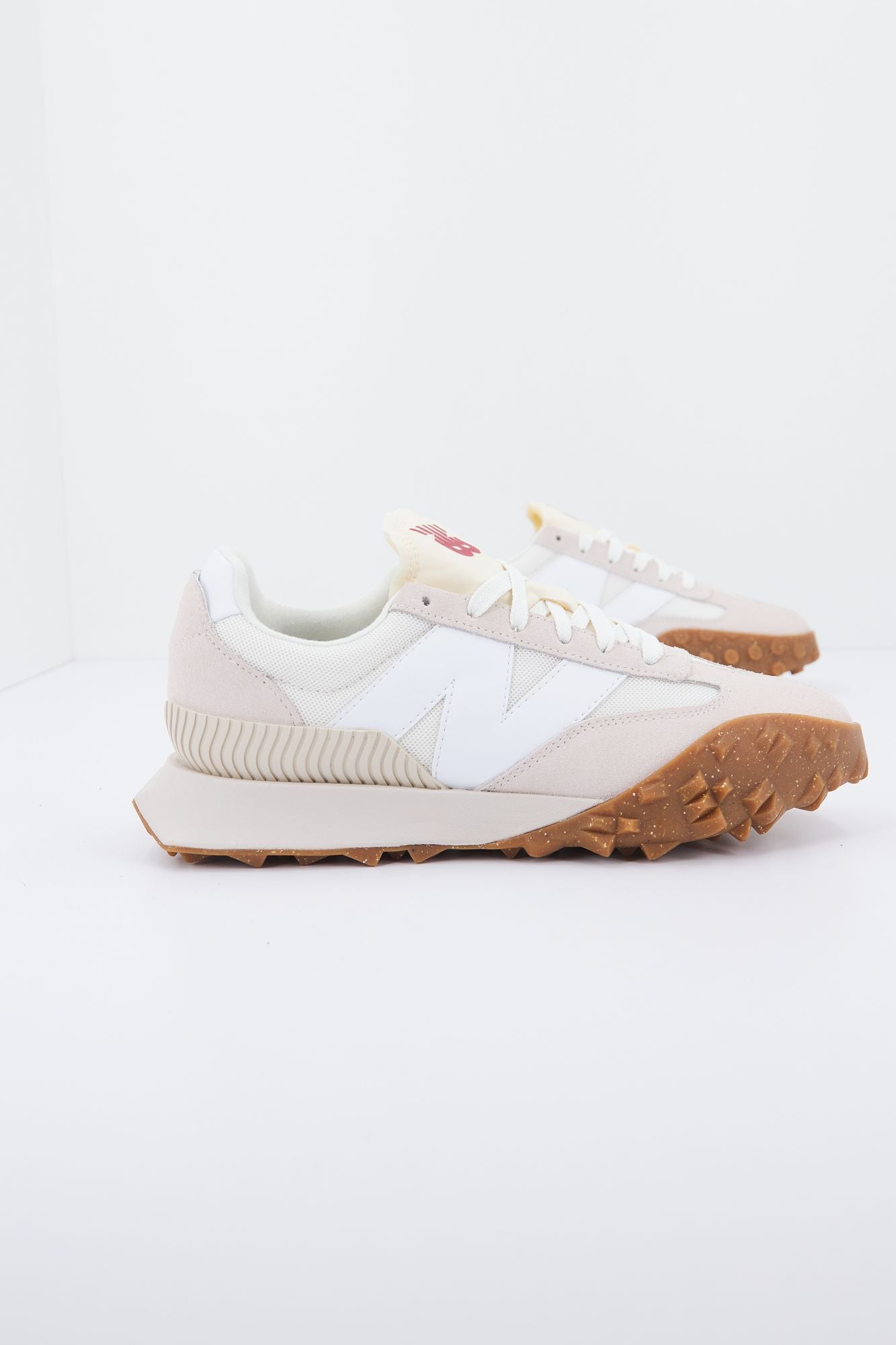 NEW BALANCE UXC72 RD en color BEIS (2)