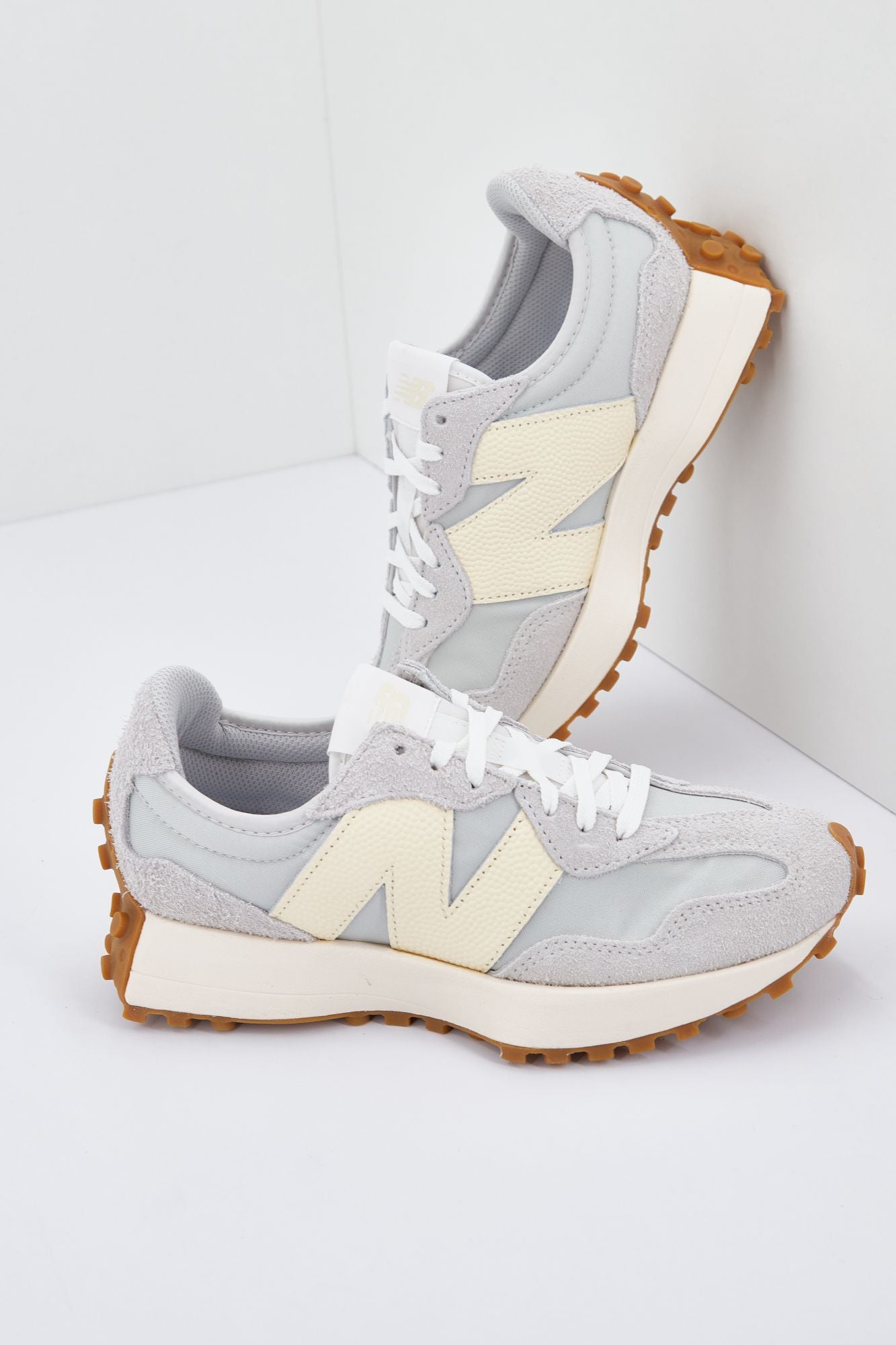 NEW BALANCE WS327 BG en color GRIS (1)