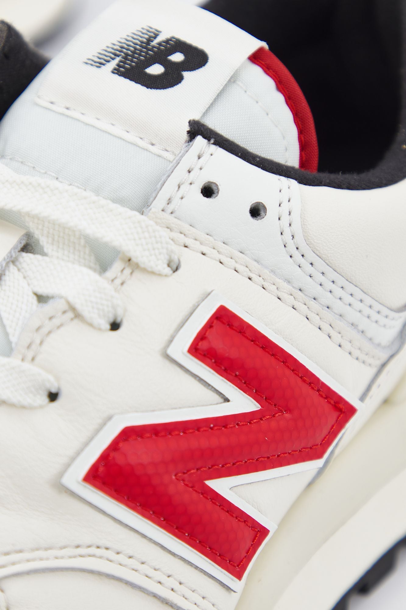 NEW BALANCE U574L GTC en color BEIS (4)