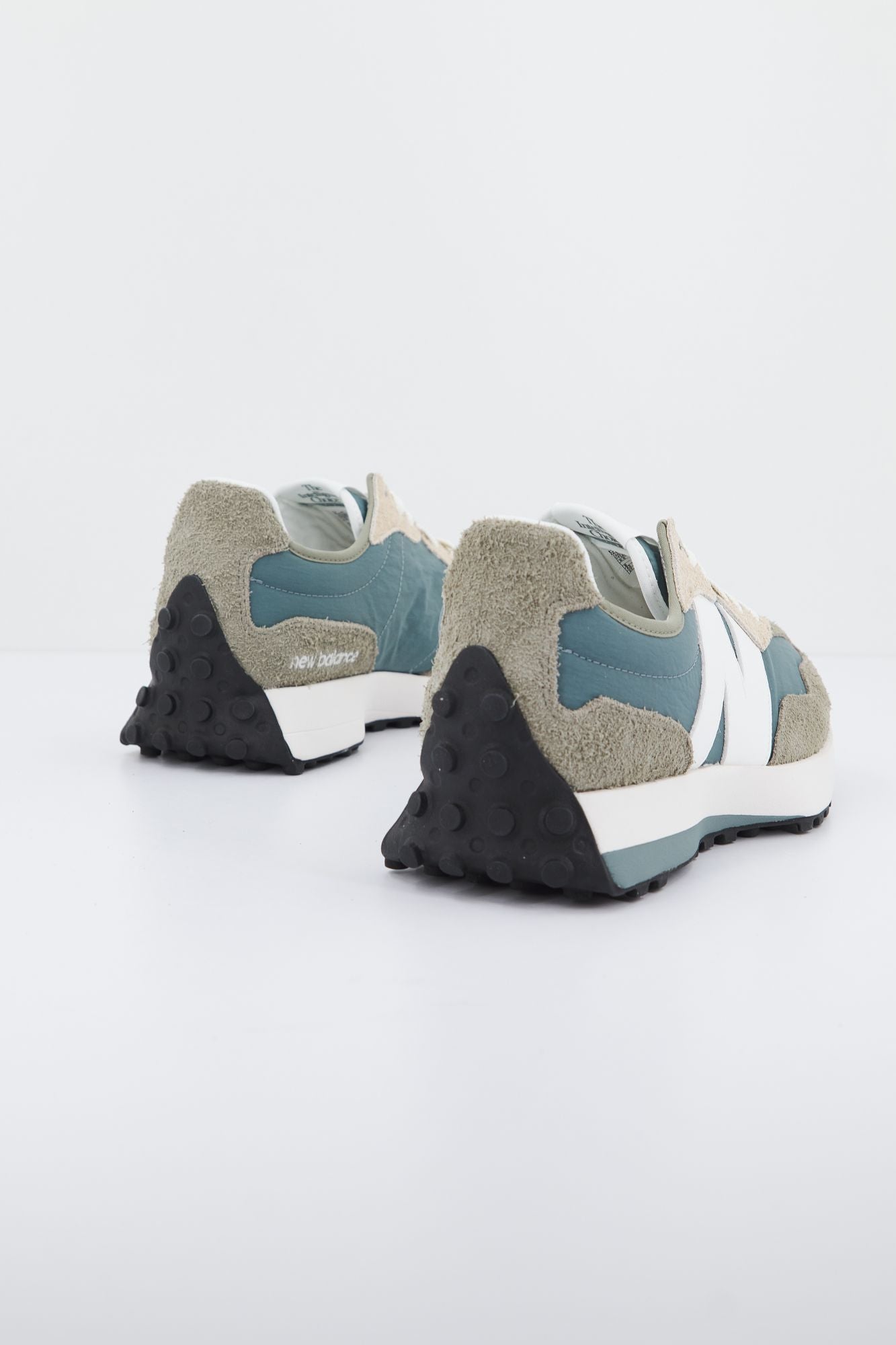 NEW BALANCE MS327 CR en color VERDE (3)