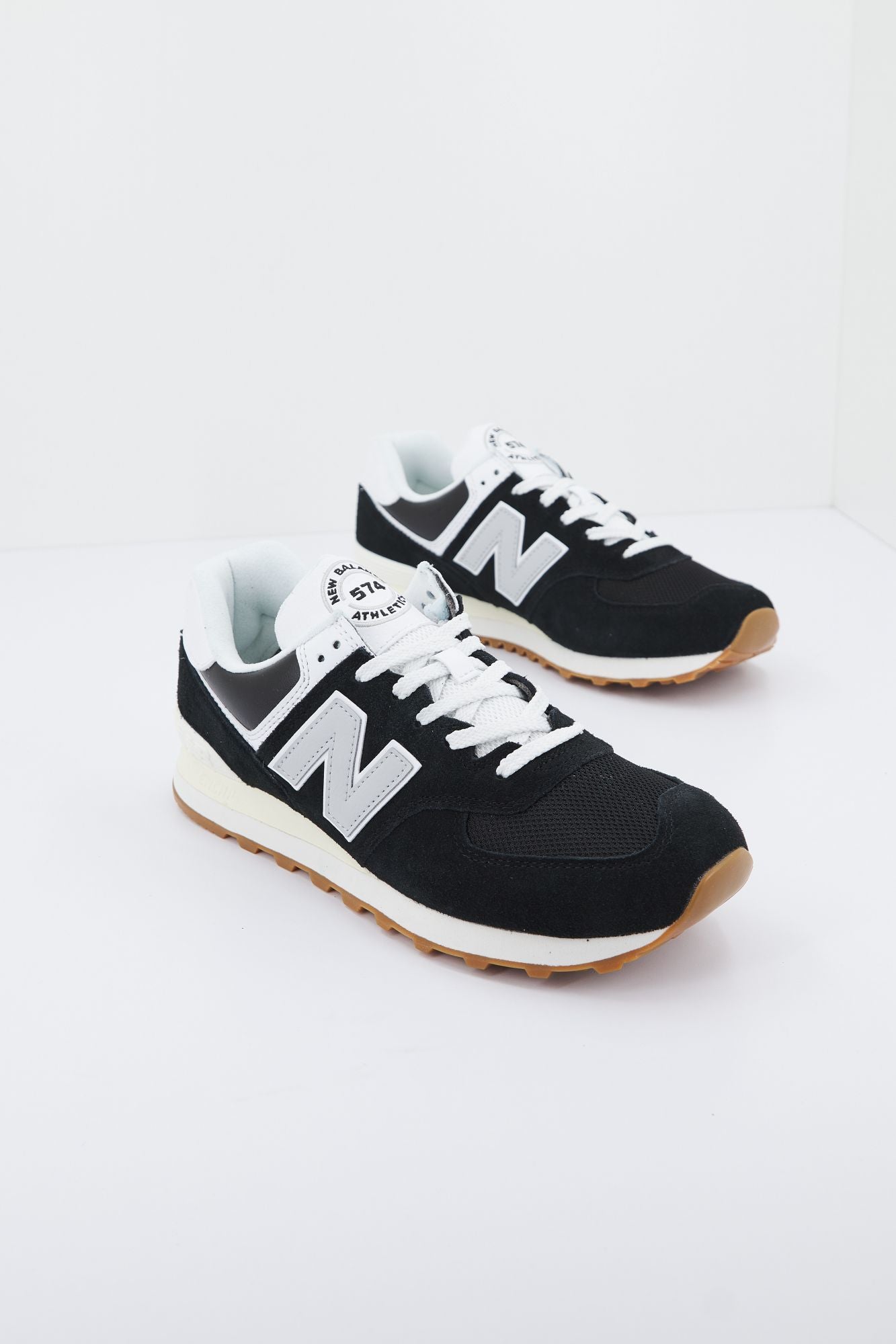 NEW BALANCE U574 UG2 en color NEGRO (1)