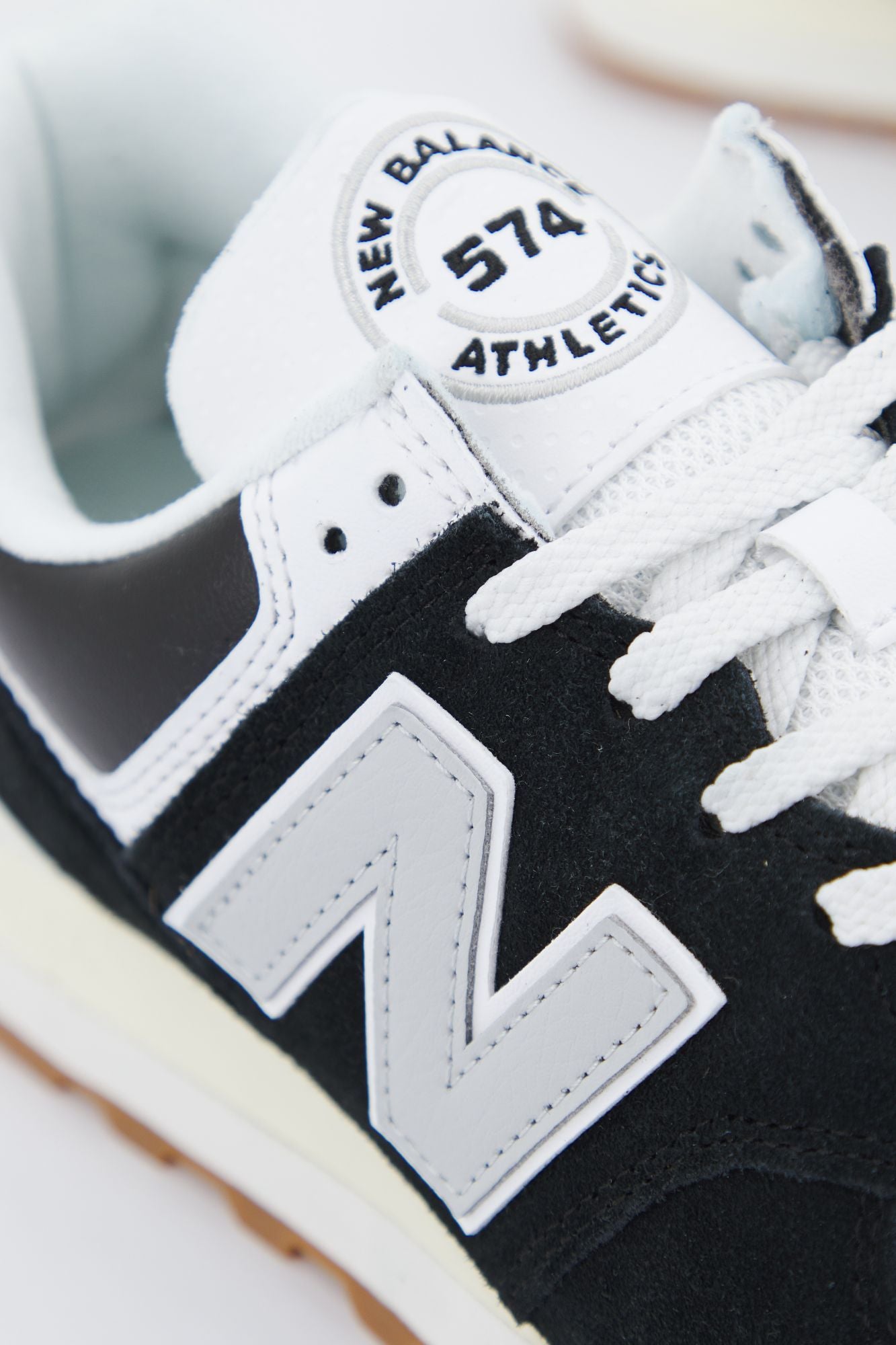 NEW BALANCE U574 UG2 en color NEGRO (4)