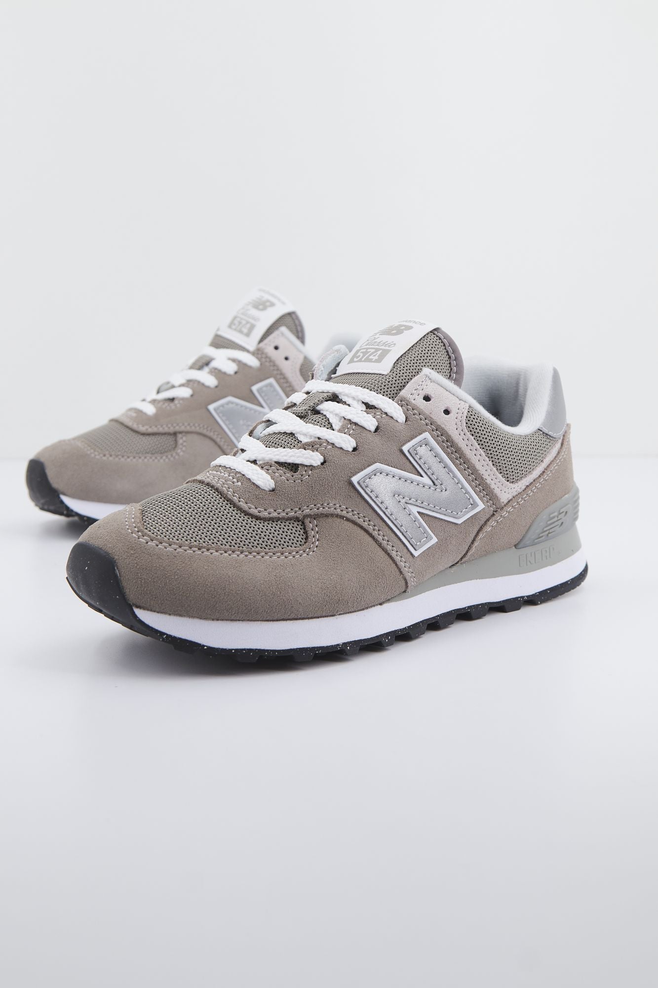 NEW BALANCE WL574 EVG en color GRIS (1)