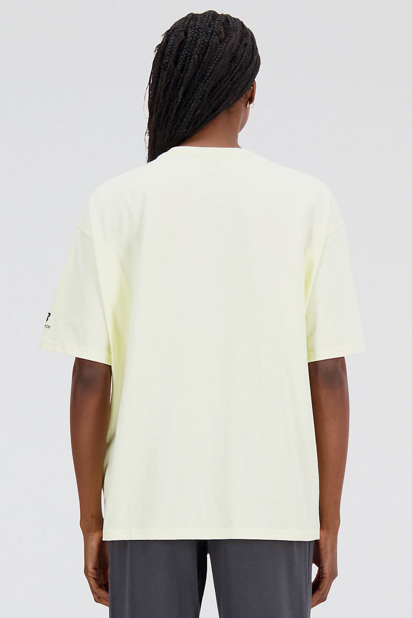 NEW BALANCE ESSENTIALS VARSITY TSHIRT en color AMARILLO (3)
