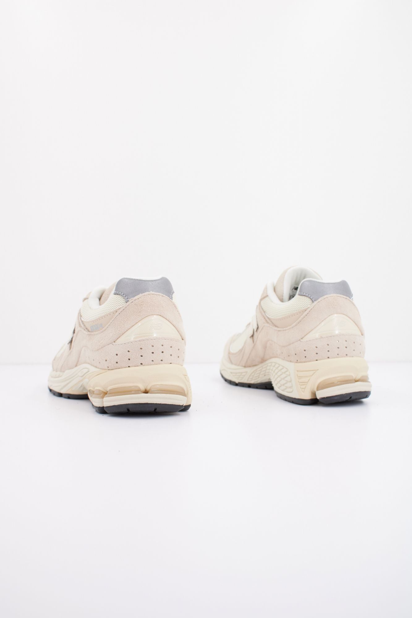 NEW BALANCE M2002 RCC en color ROSA (3)