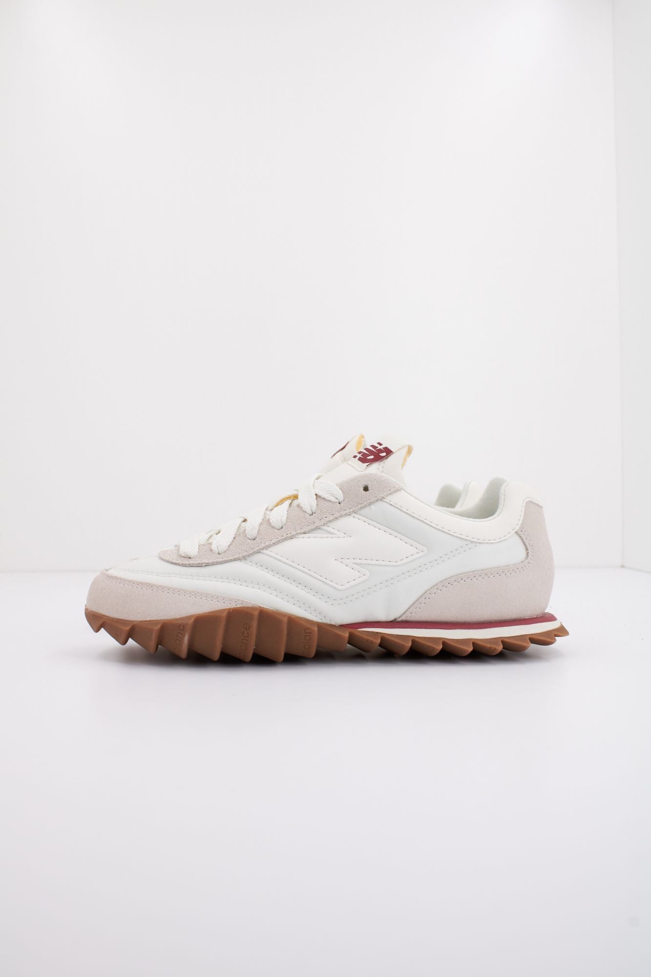 NEW BALANCE URC30 AC en color BLANCO (1)