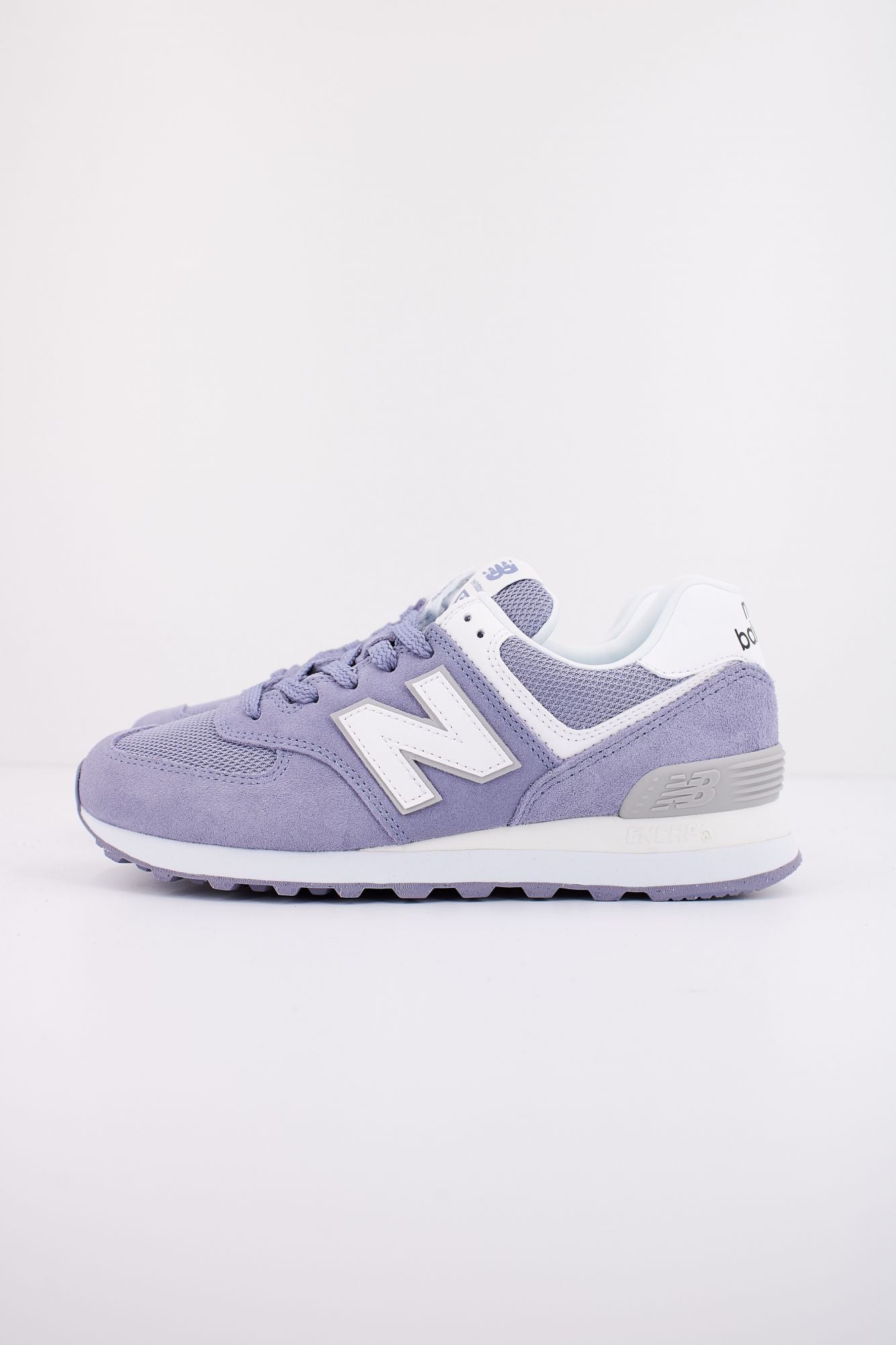 NEW BALANCE U574 RWE en color VIOLETA (1)