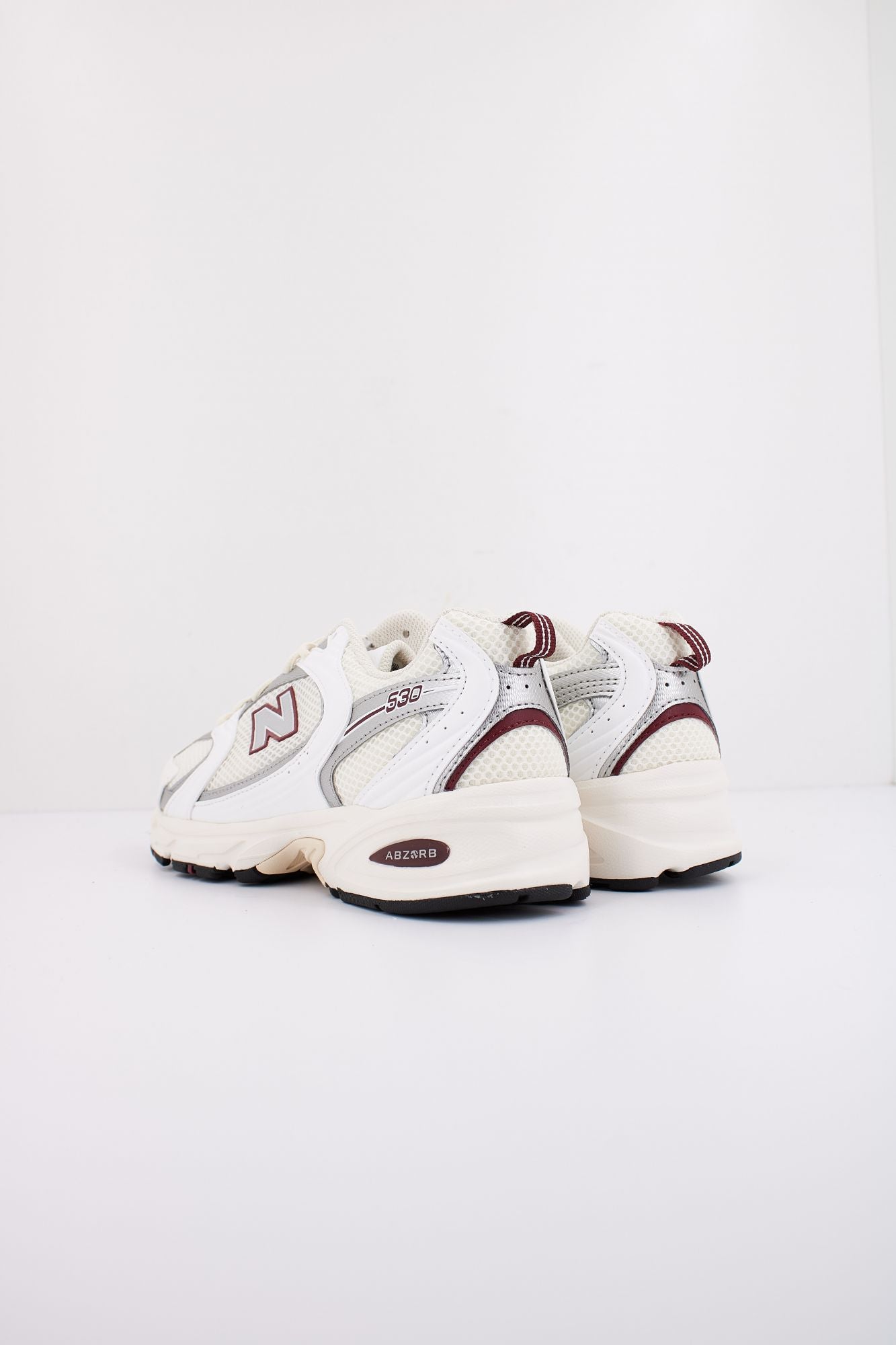 NEW BALANCE MR530 SZ en color BLANCO (4)