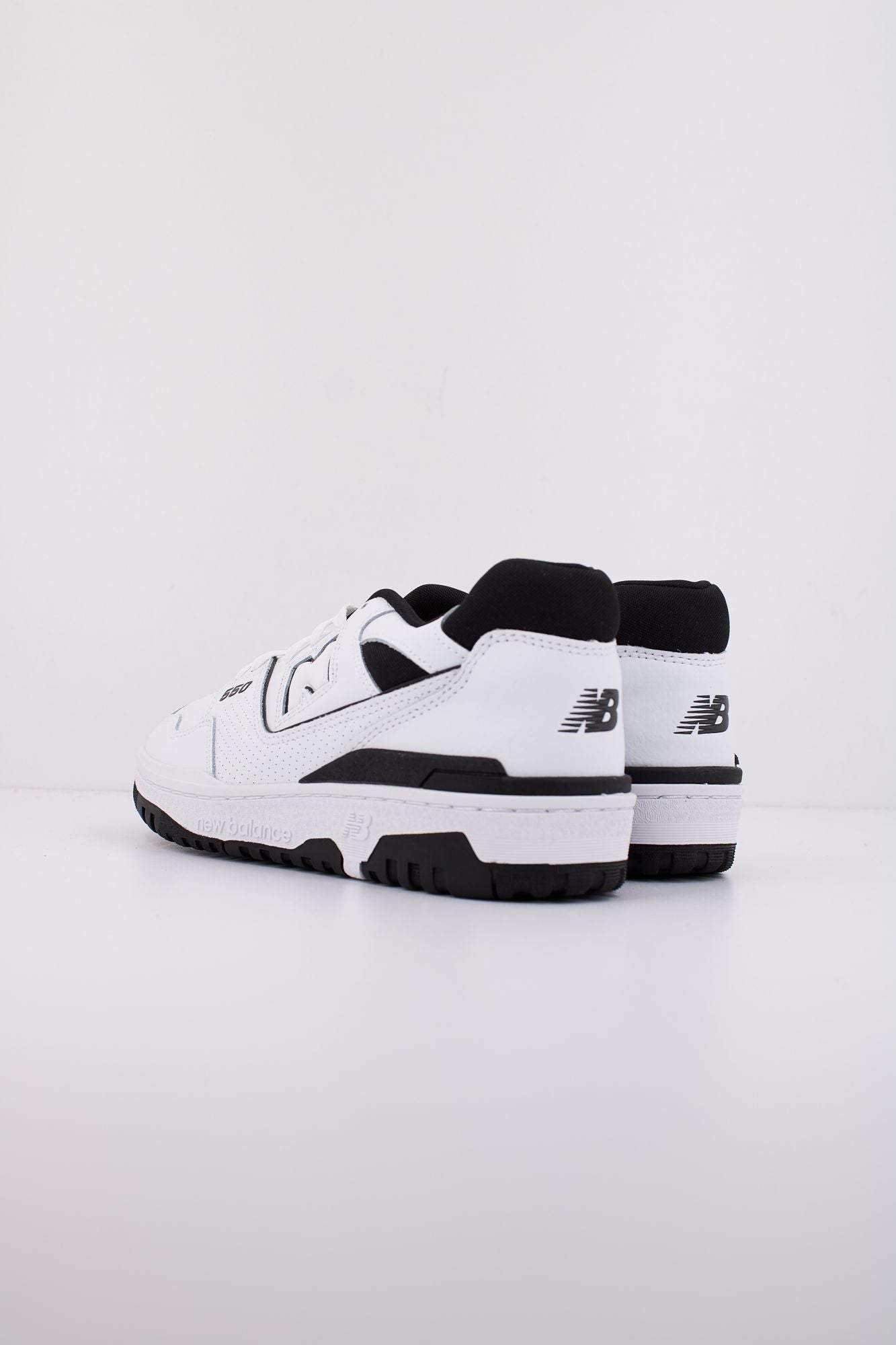 NEW BALANCE BB550 en color BLANCO (4)
