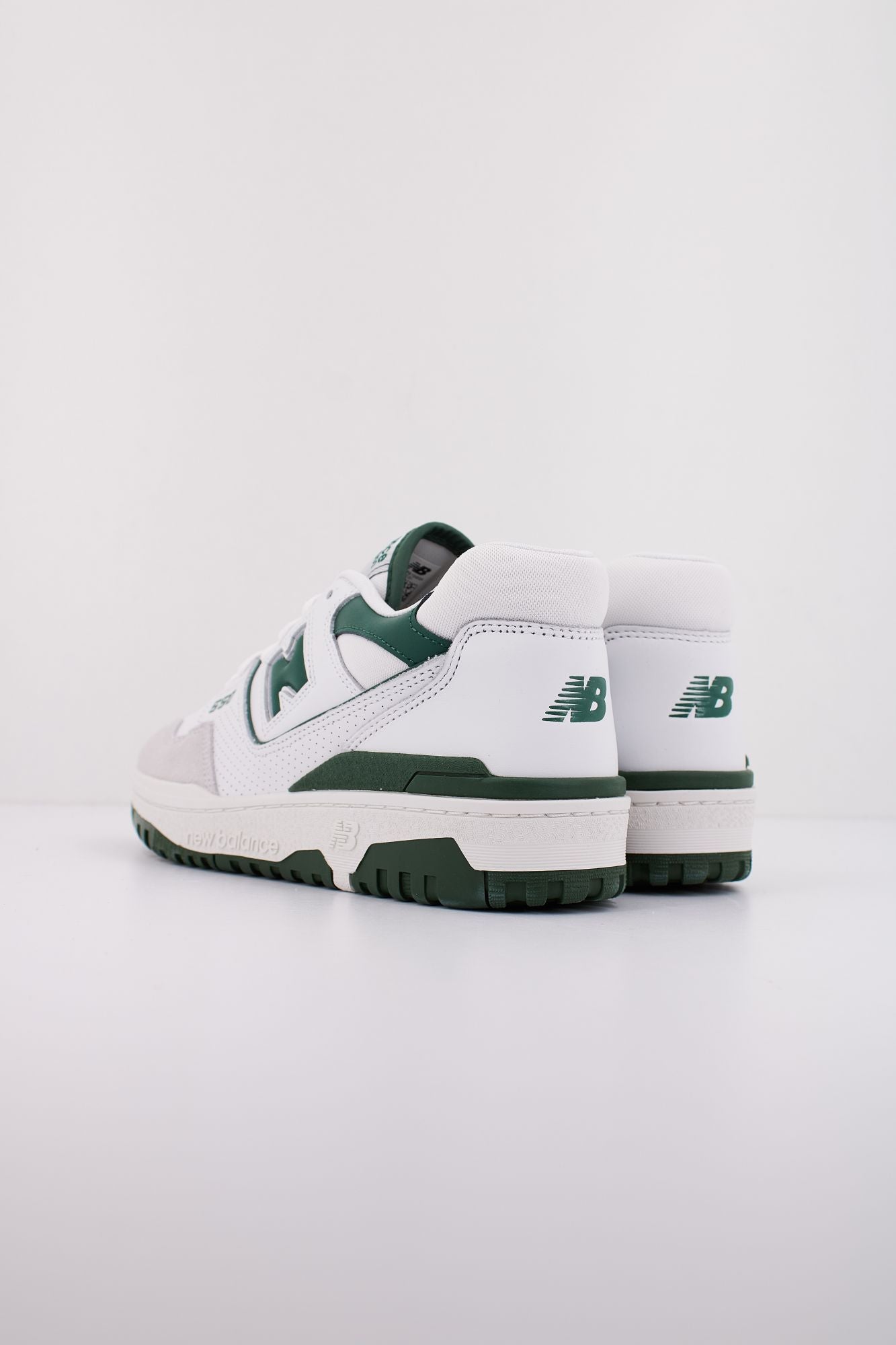 NEW BALANCE BB550 en color BLANCO (4)