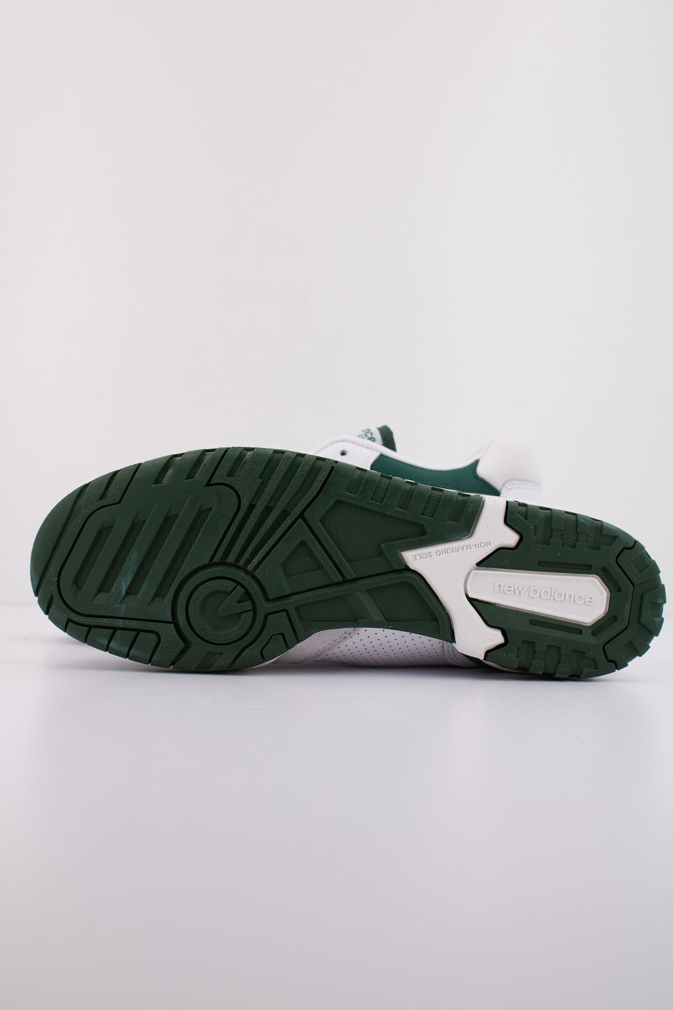 NEW BALANCE BB550 en color BLANCO (6)
