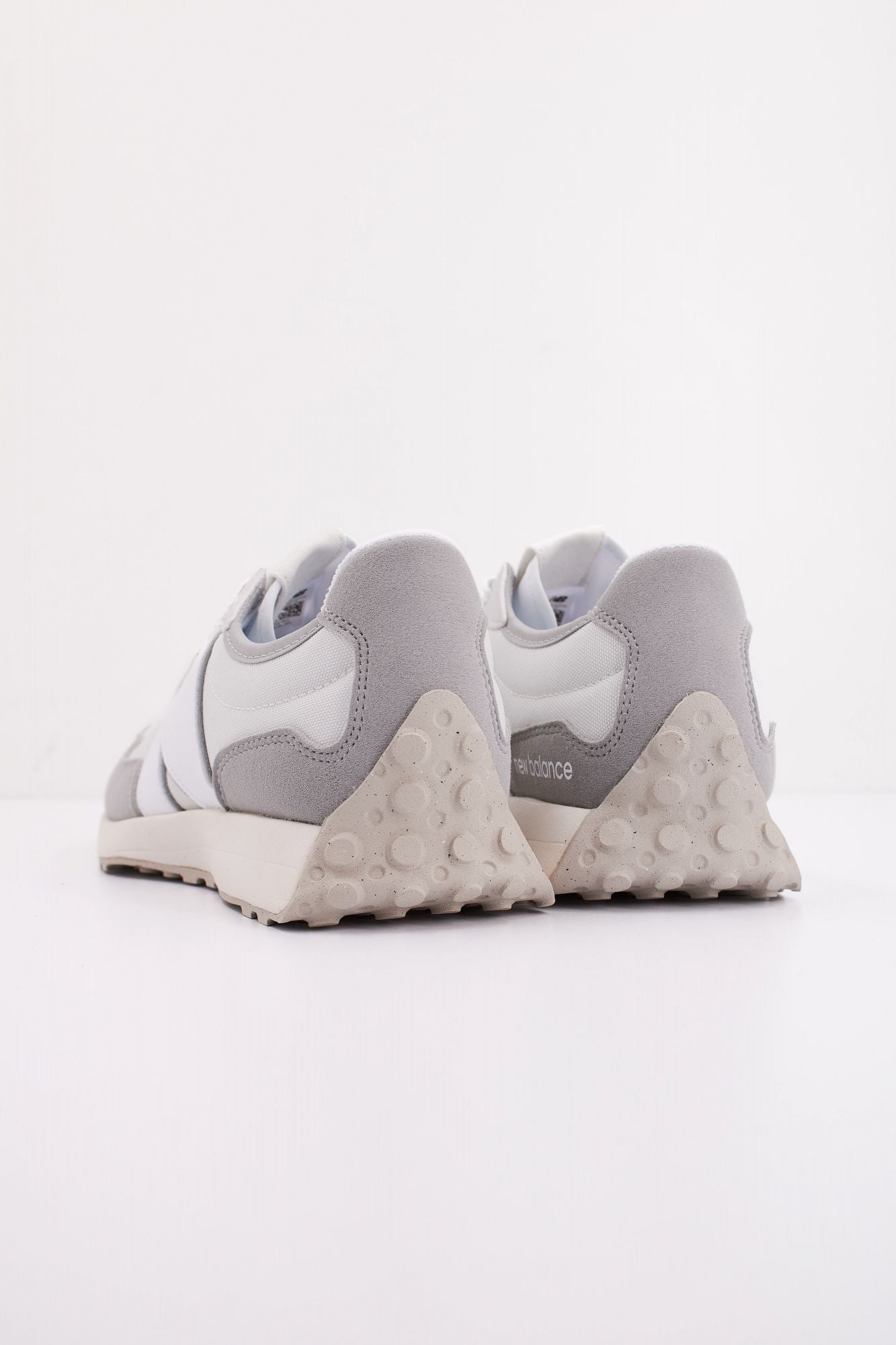 NEW BALANCE GS327 GM KIDS en color GRIS (4)