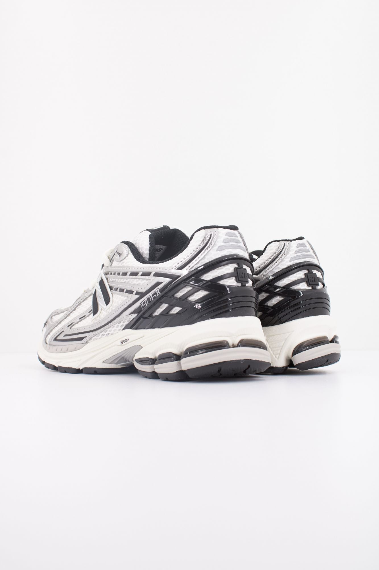 NEW BALANCE M1906 en color BLANCO (4)