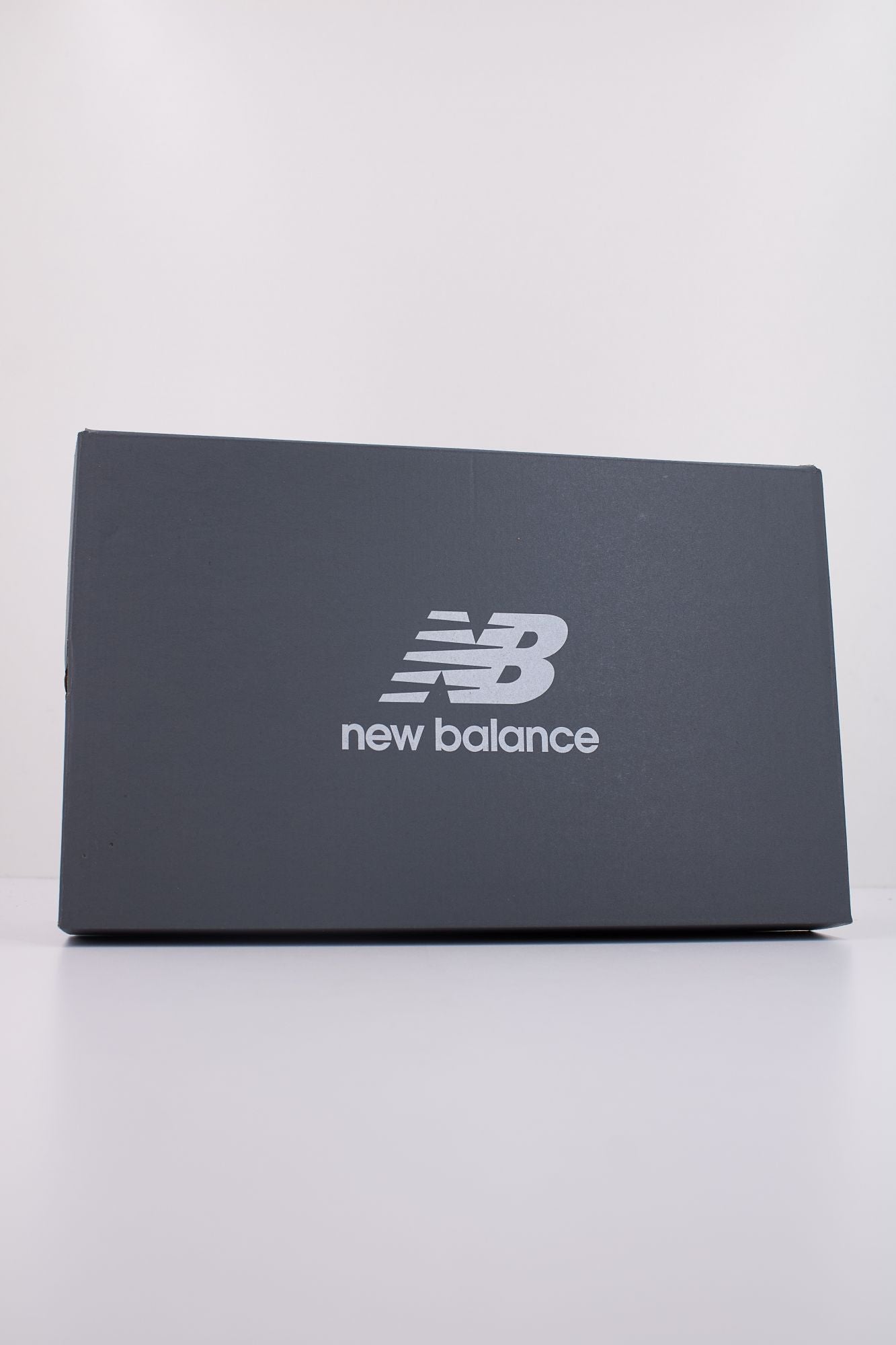 NEW BALANCE U530 CSA en color BLANCO (6)