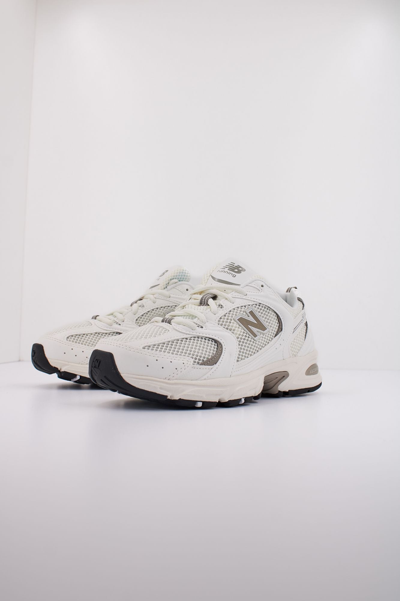 NEW BALANCE U530 en color BLANCO (2)