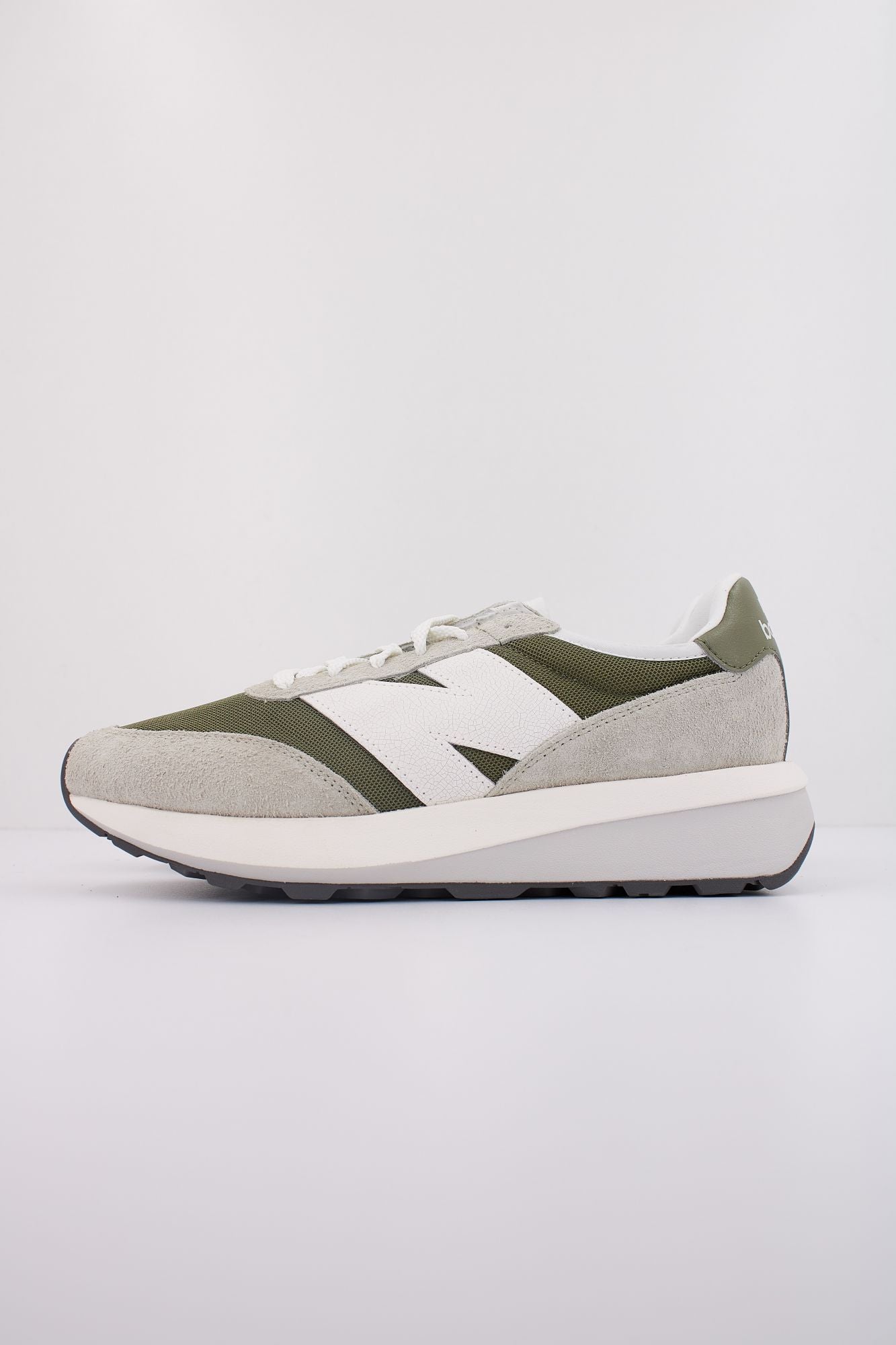 NEW BALANCE U370 AL en color VERDE (1)