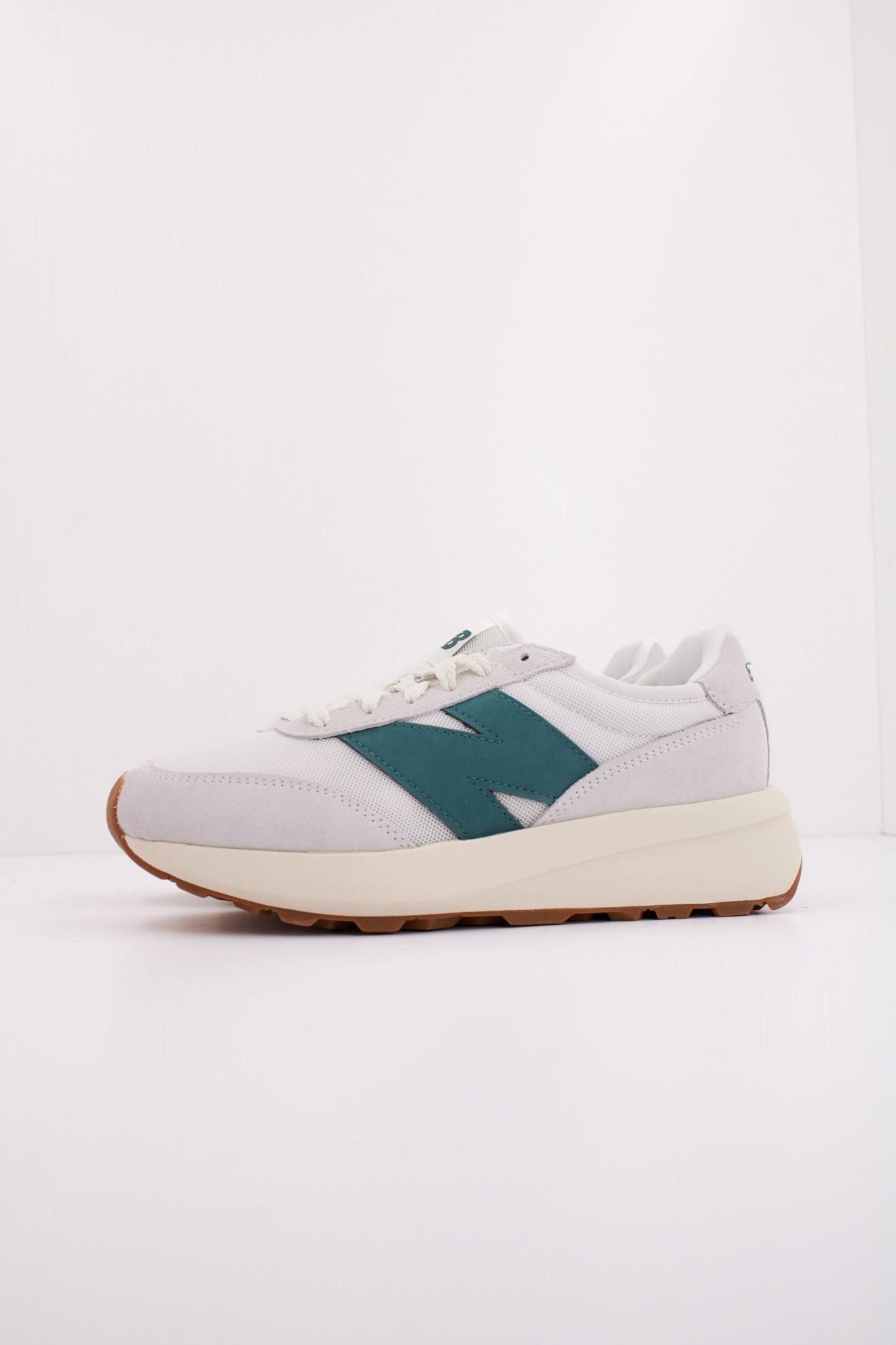 NEW BALANCE U370 en color BLANCO (1)
