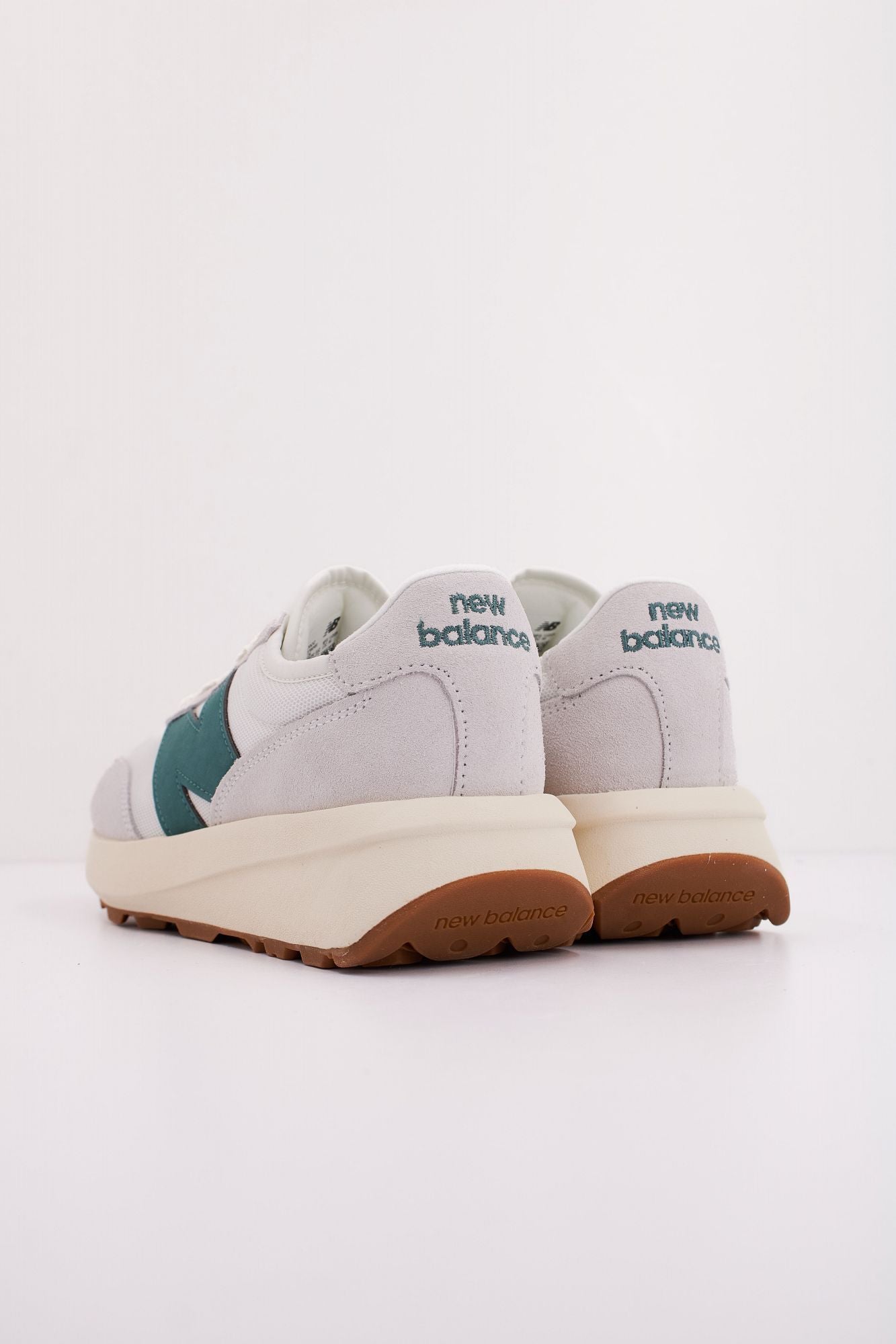 NEW BALANCE U370 en color BLANCO (4)