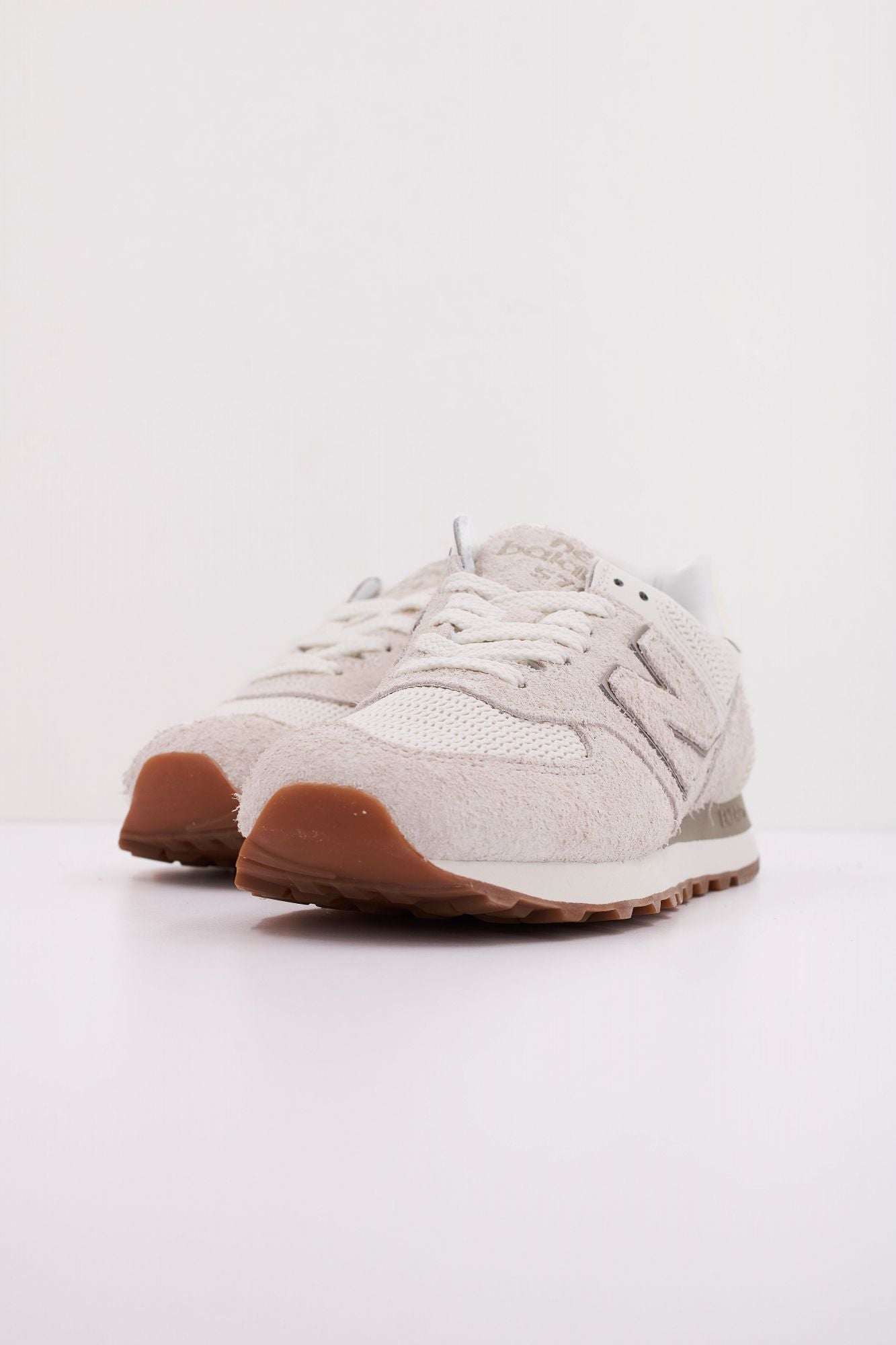 NEW BALANCE WL574 en color BEIS (2)