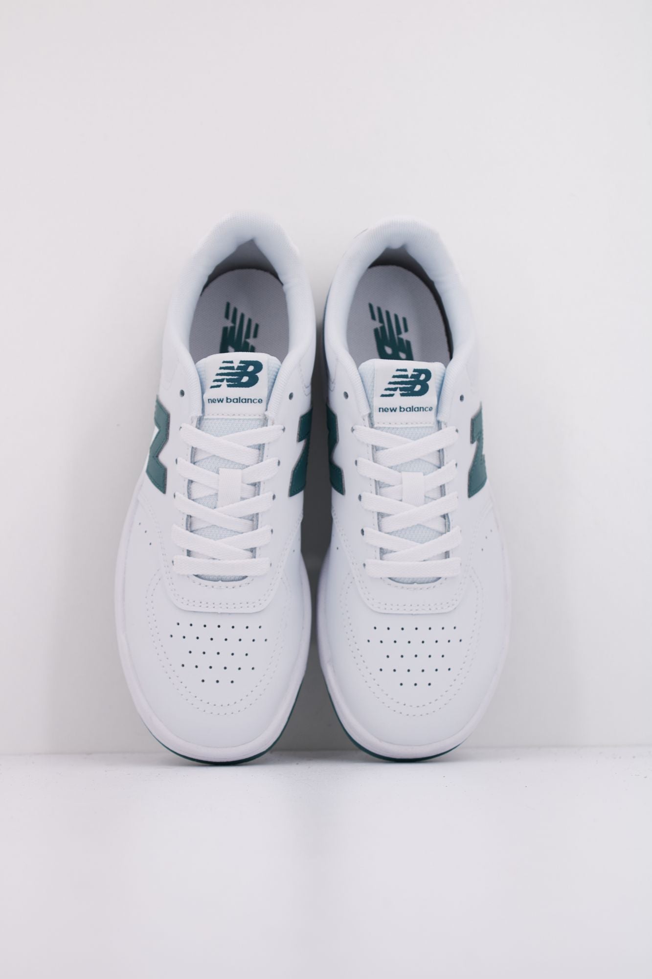NEW BALANCE BB80 en color BLANCO (3)