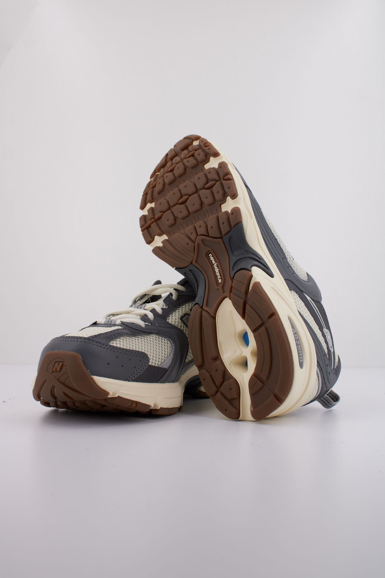 NEW BALANCE MR530 en color GRIS (5)