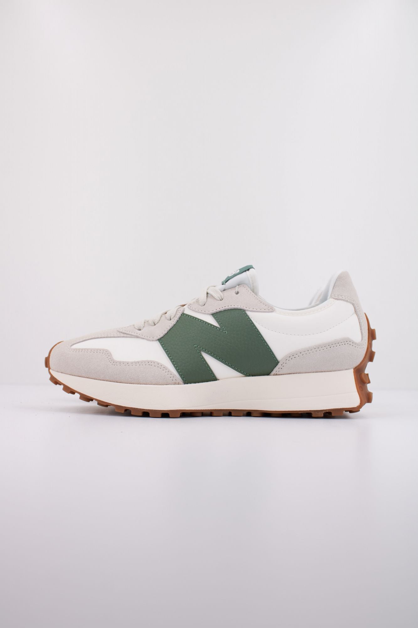 NEW BALANCE U327 en color BLANCO (1)