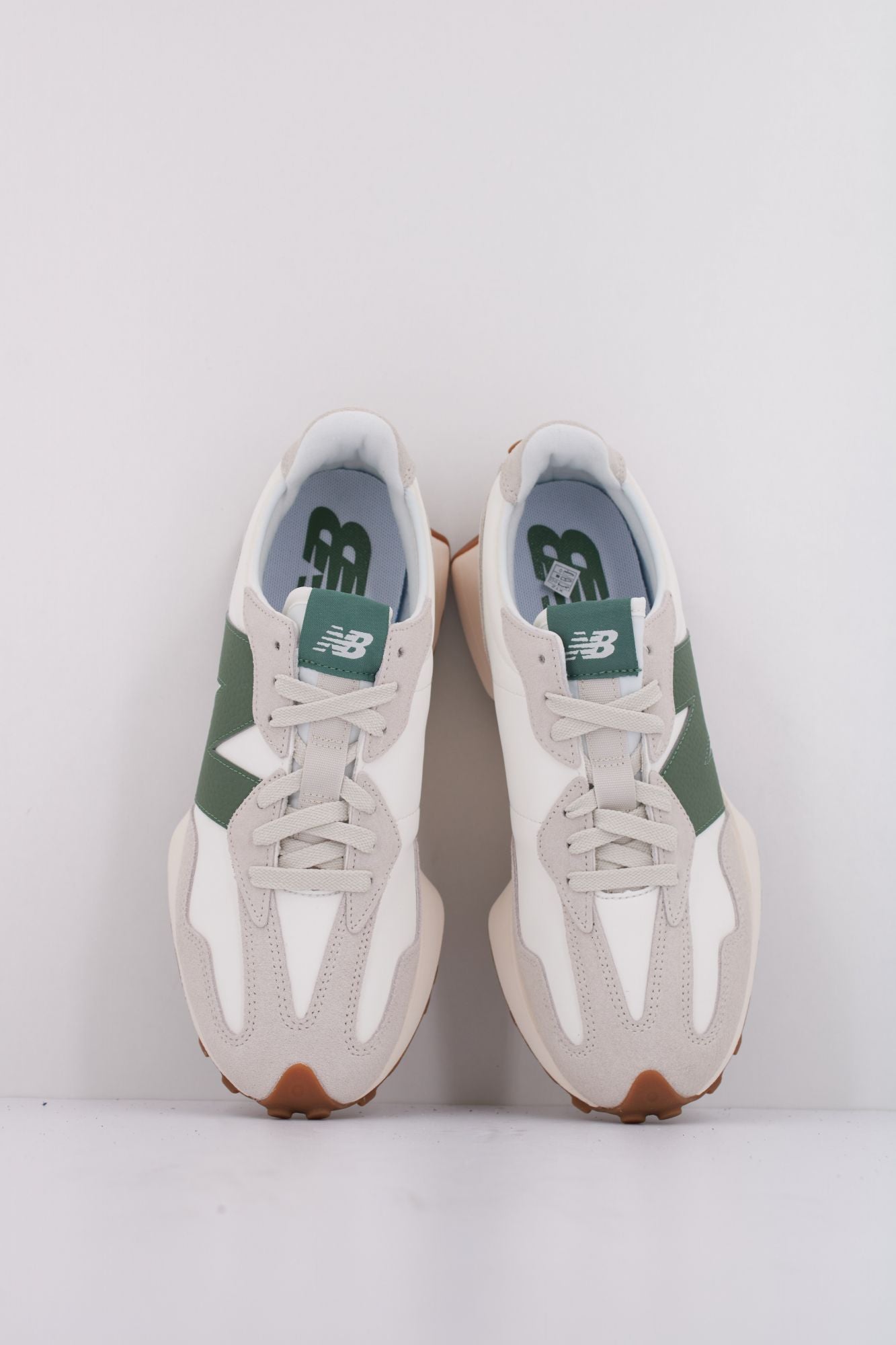 NEW BALANCE U327 en color BLANCO (3)