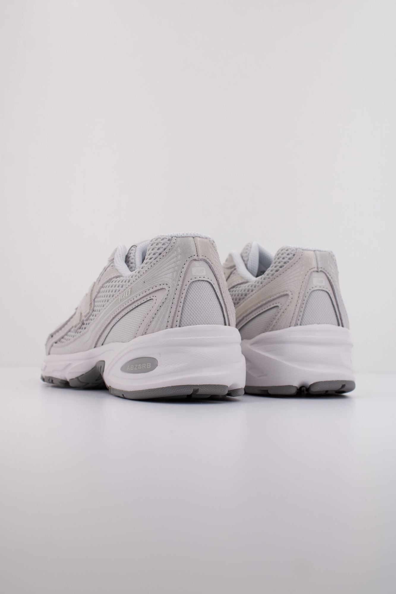 NEW BALANCE U740 en color GRIS (4)