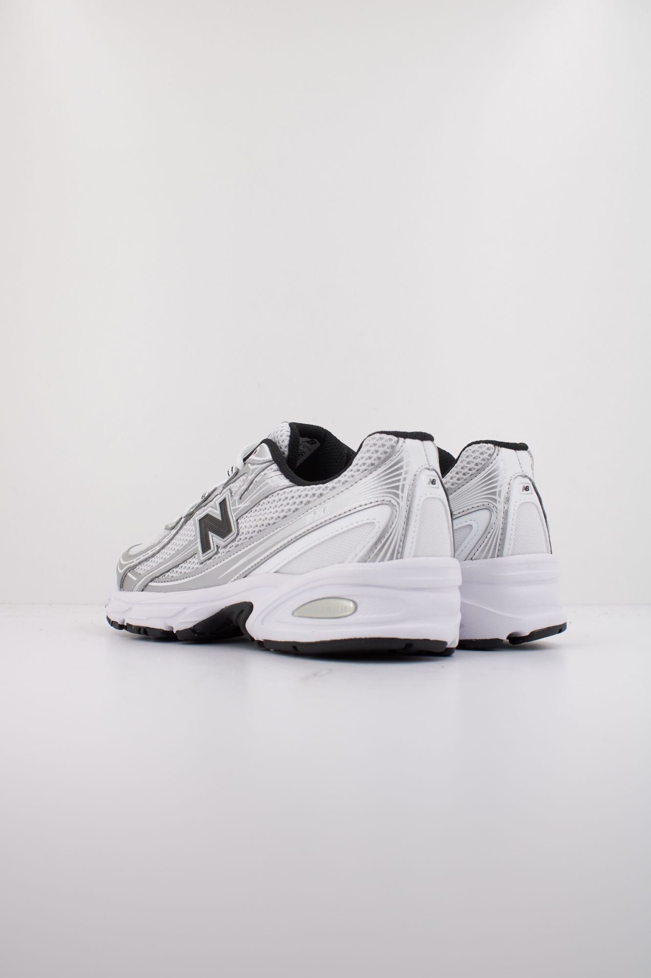 NEW BALANCE U740 en color BLANCO (4)