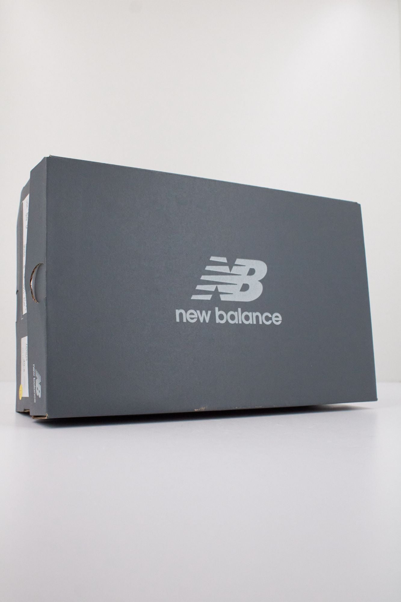 NEW BALANCE U740 NH2 en color BLANCO (6)
