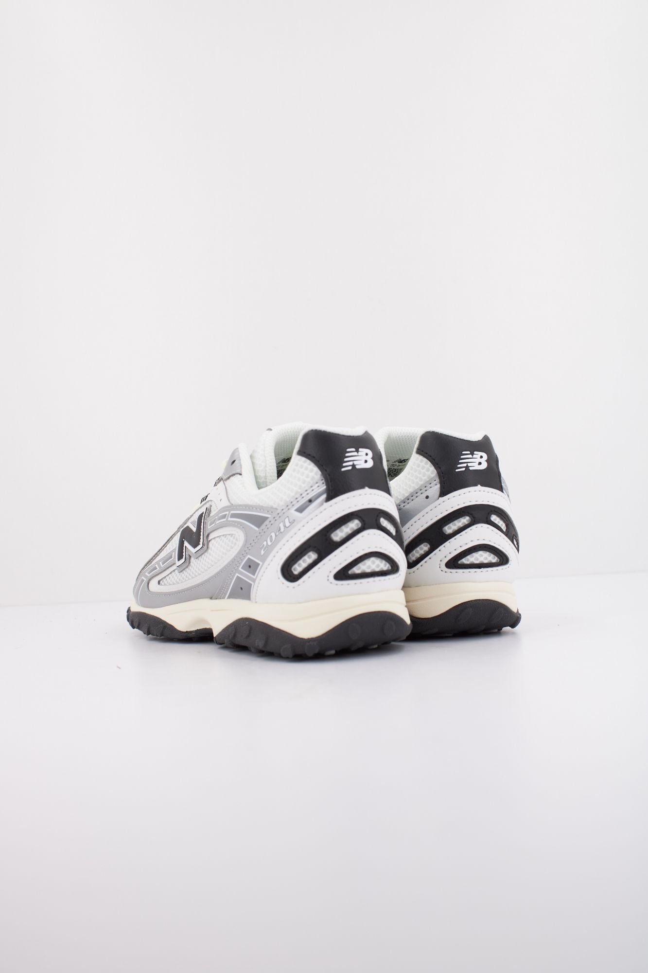 NEW BALANCE U204L en color BLANCO (4)