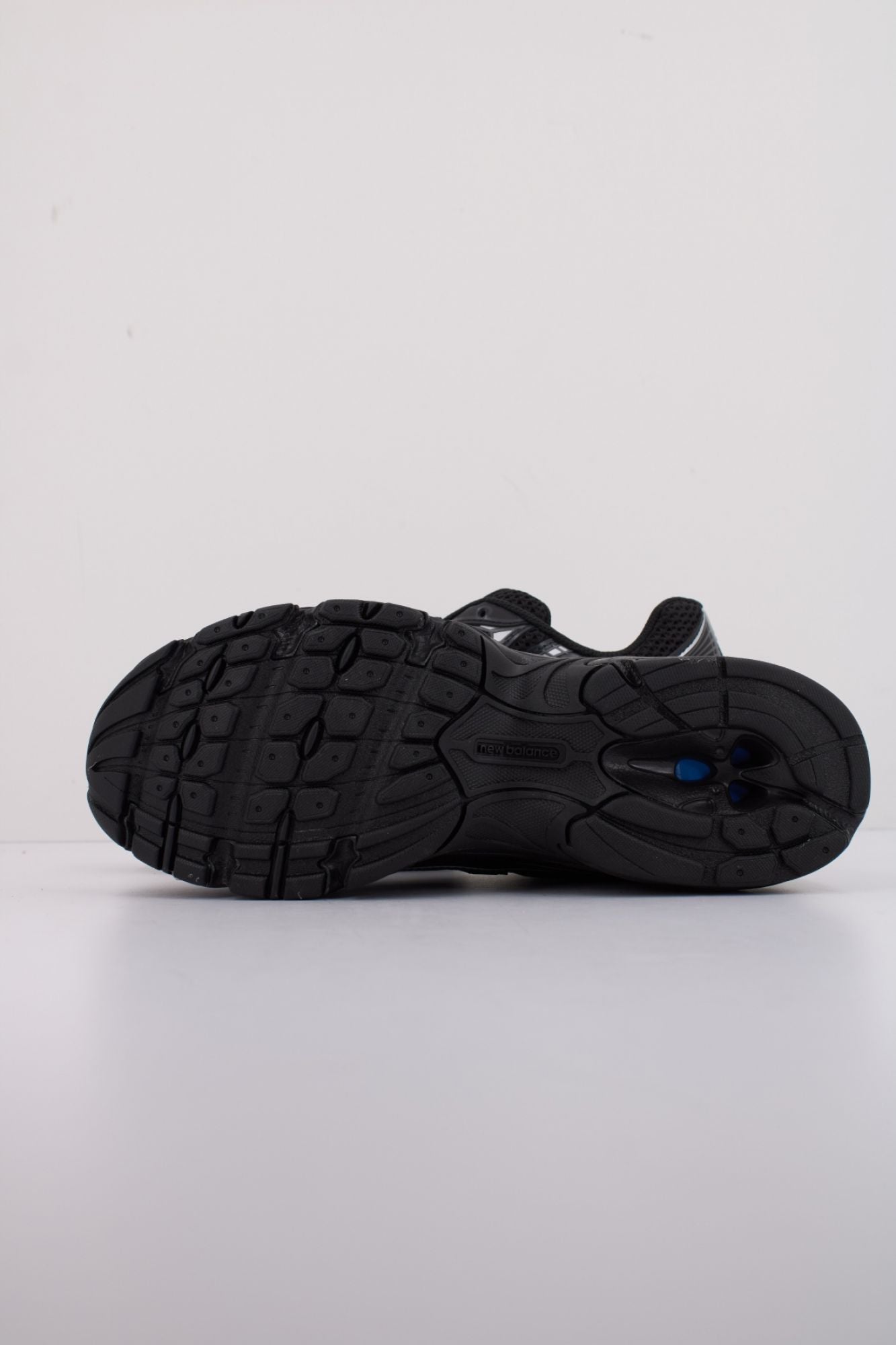 NEW BALANCE U740 BM2 en color NEGRO (5)