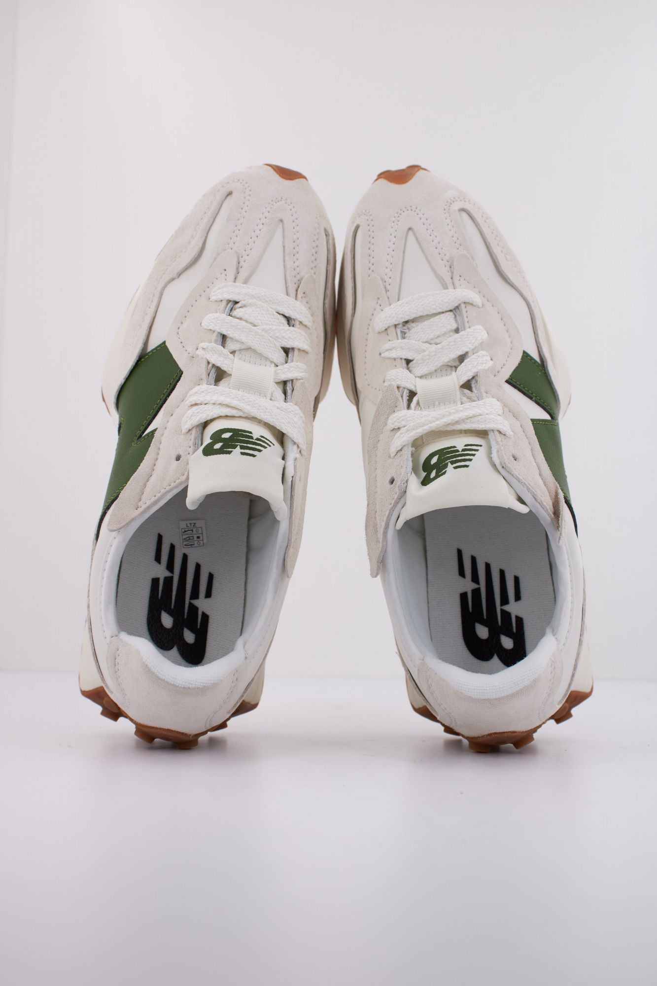 NEW BALANCE U327 WKN en color BLANCO (3)