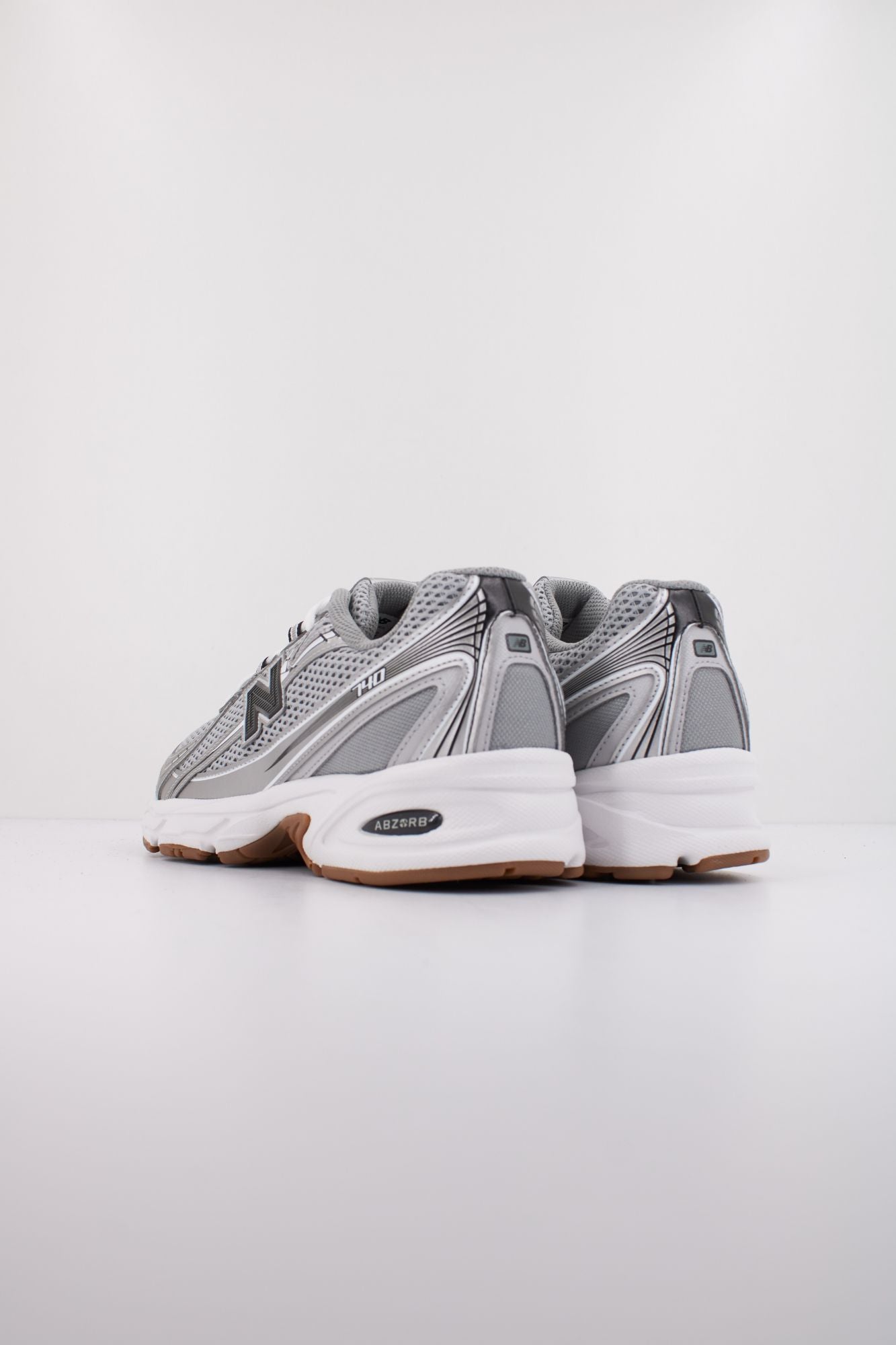 NEW BALANCE U740 en color GRIS (4)