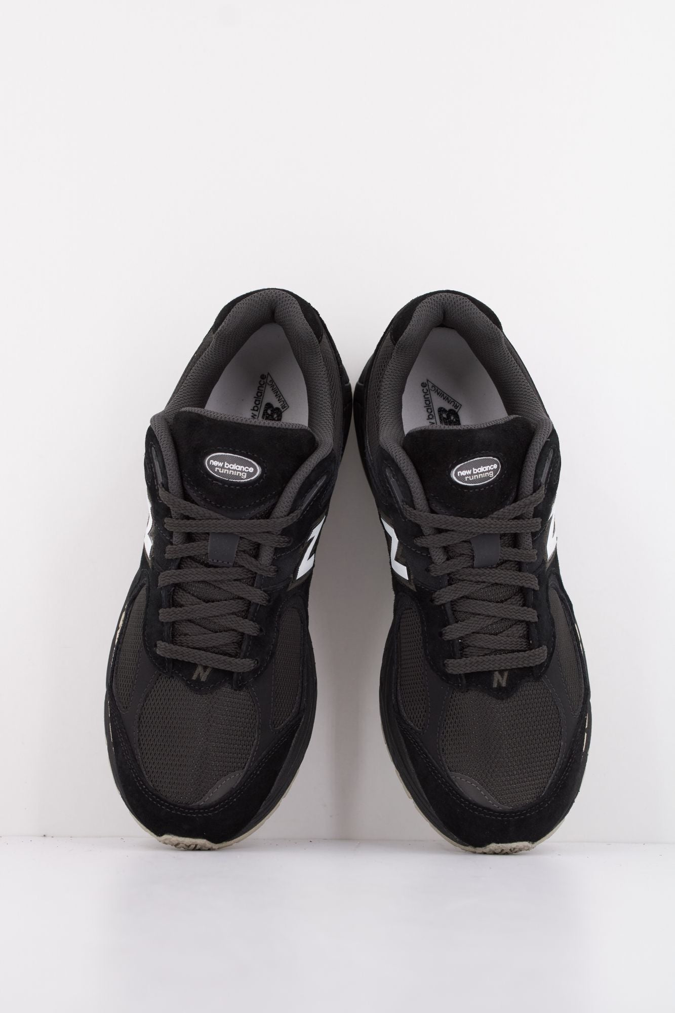 NEW BALANCE U2002 en color NEGRO (3)