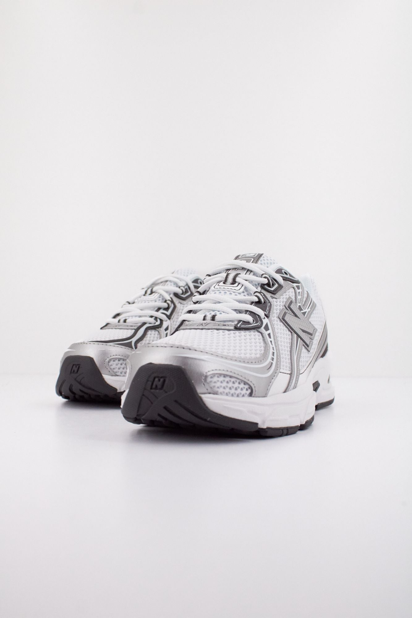 NEW BALANCE U740 PH2 en color BLANCO (2)