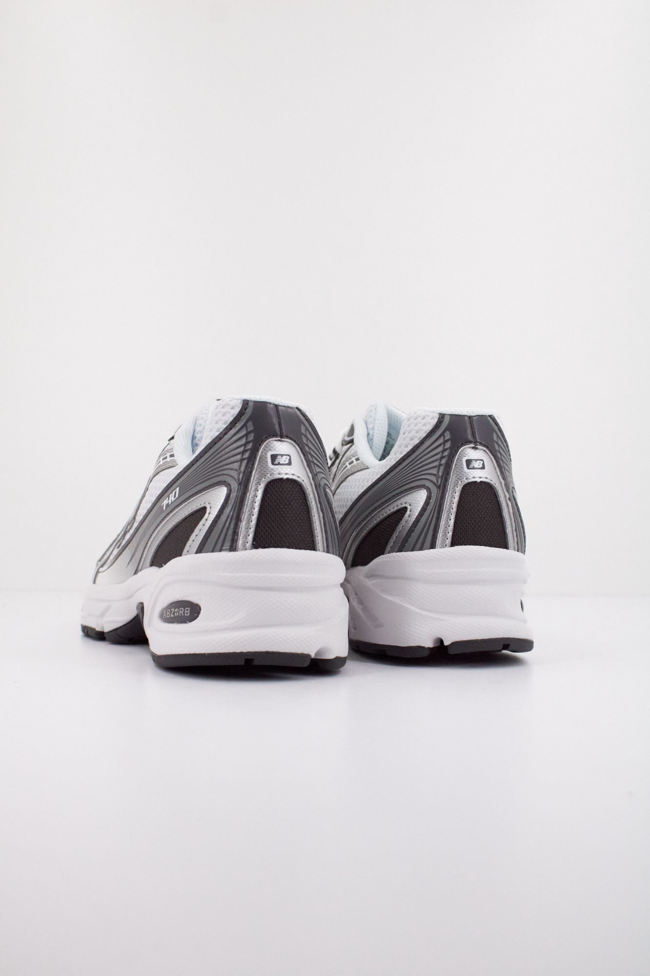 NEW BALANCE U740 PH2 en color BLANCO (4)