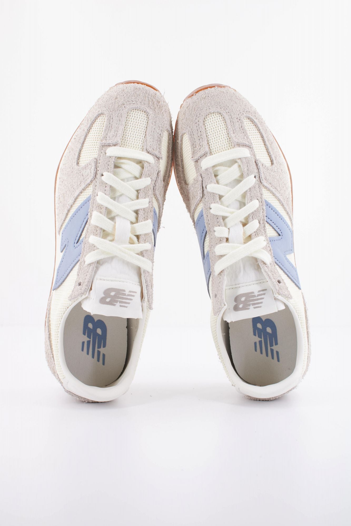 NEW BALANCE U471 AA en color BEIS (3)