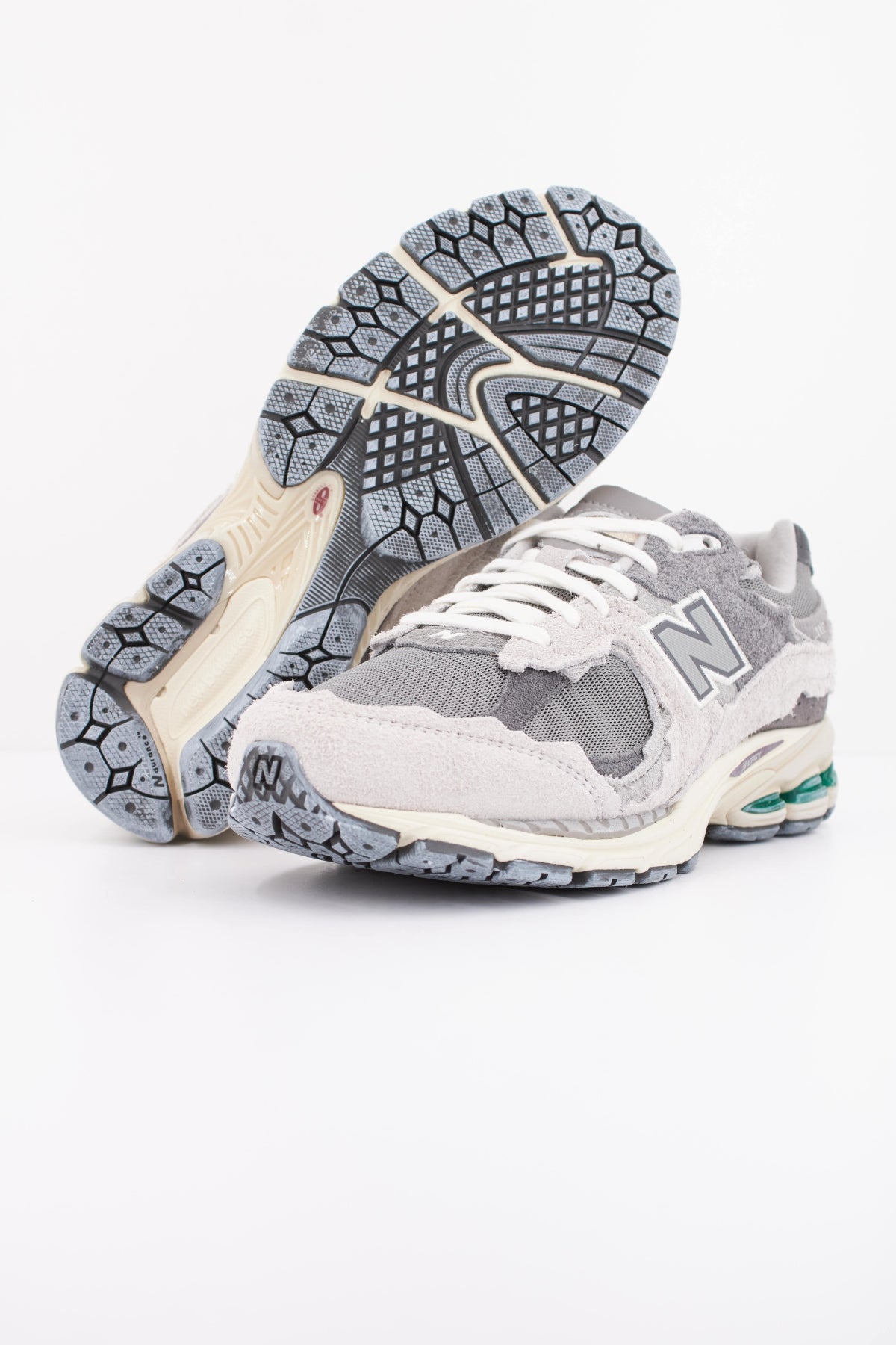 NEW BALANCE M2002 en color GRIS (5)