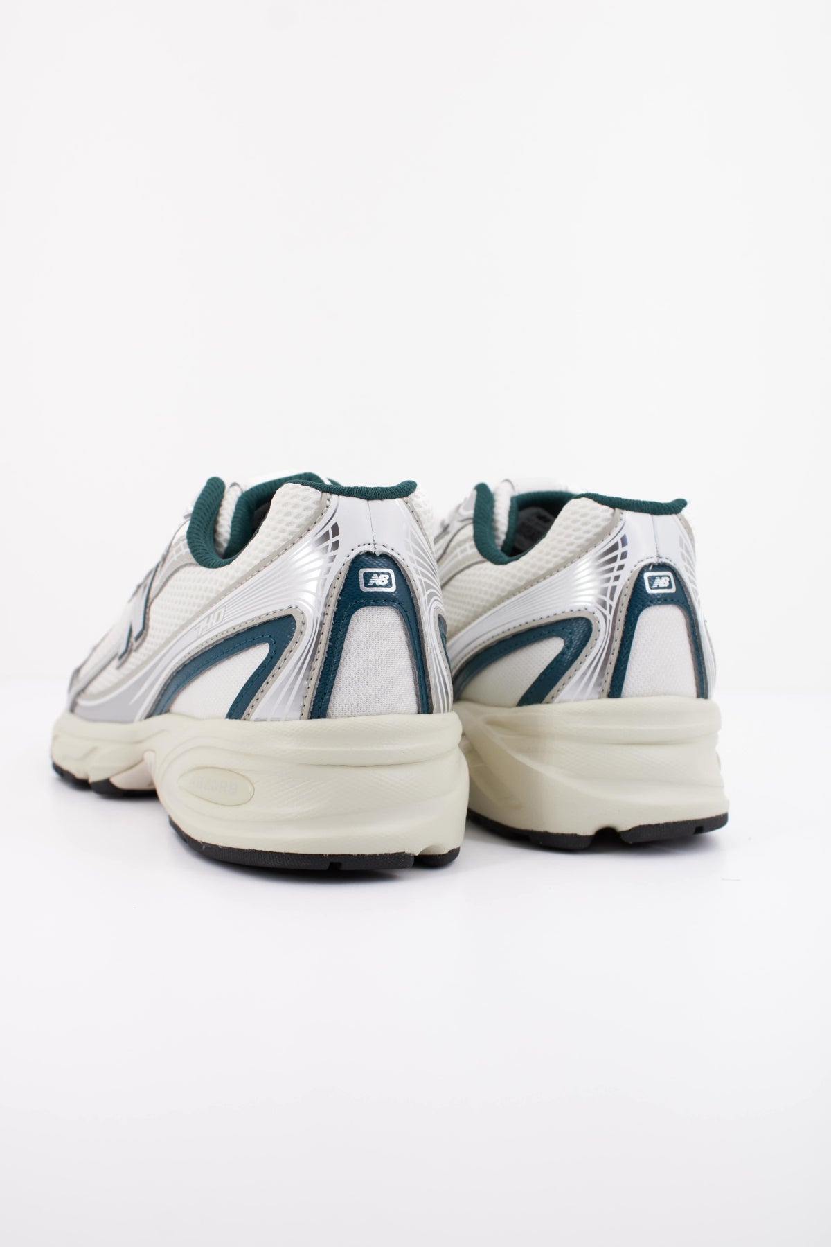 NEW BALANCE U740 en color BLANCO (4)