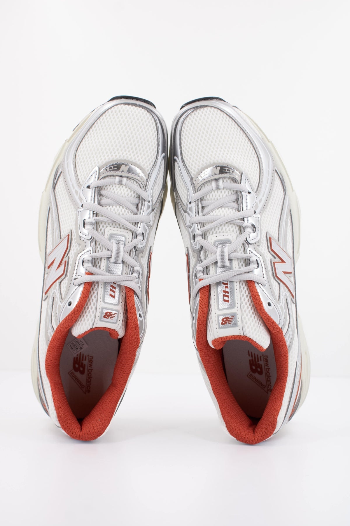 NEW BALANCE U740 en color BLANCO (3)