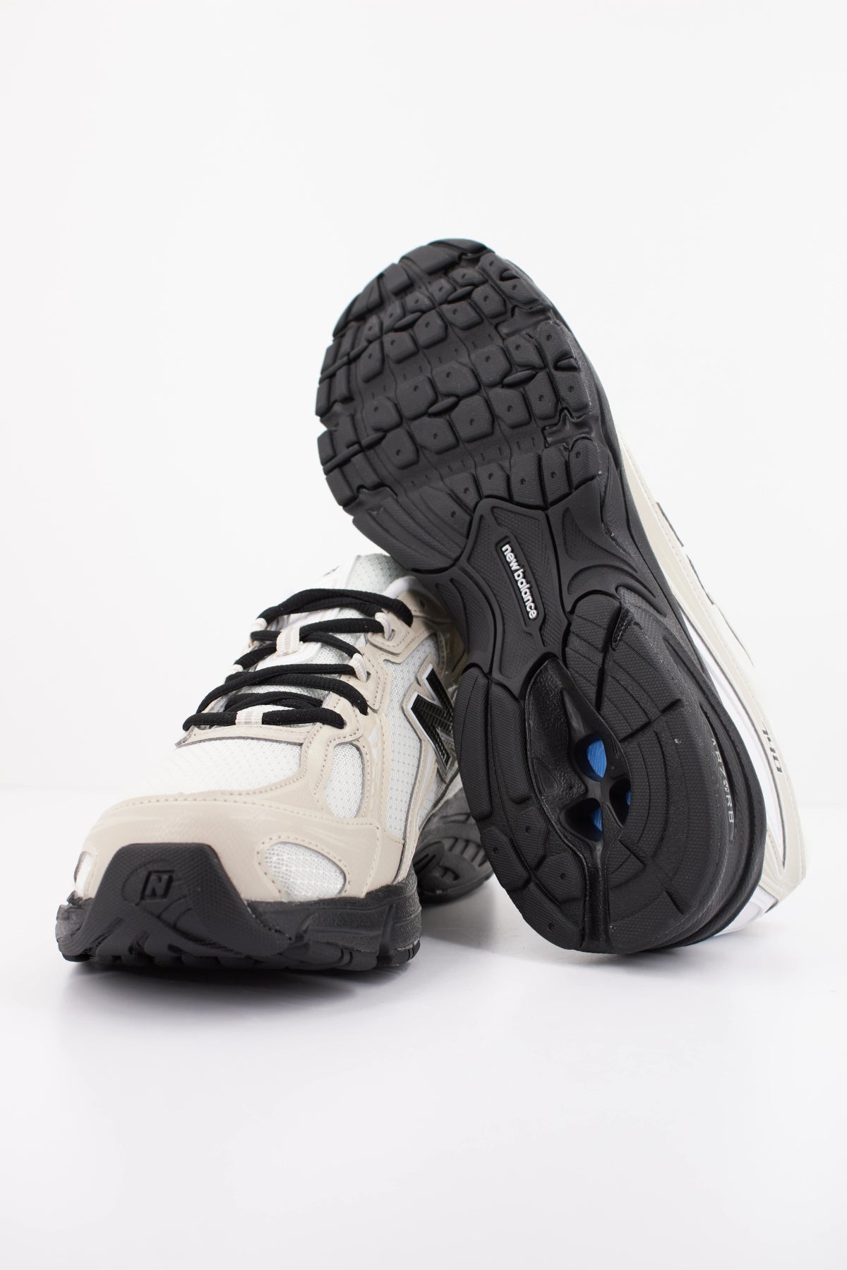 NEW BALANCE U740 en color BEIS (5)