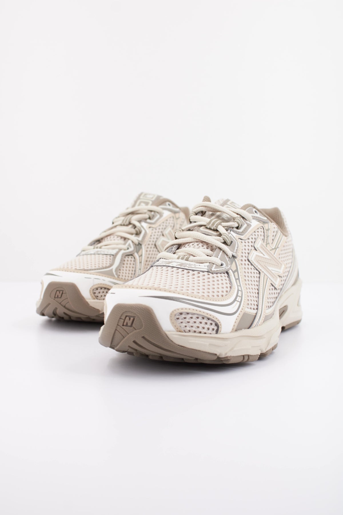NEW BALANCE U740 en color BEIS (2)