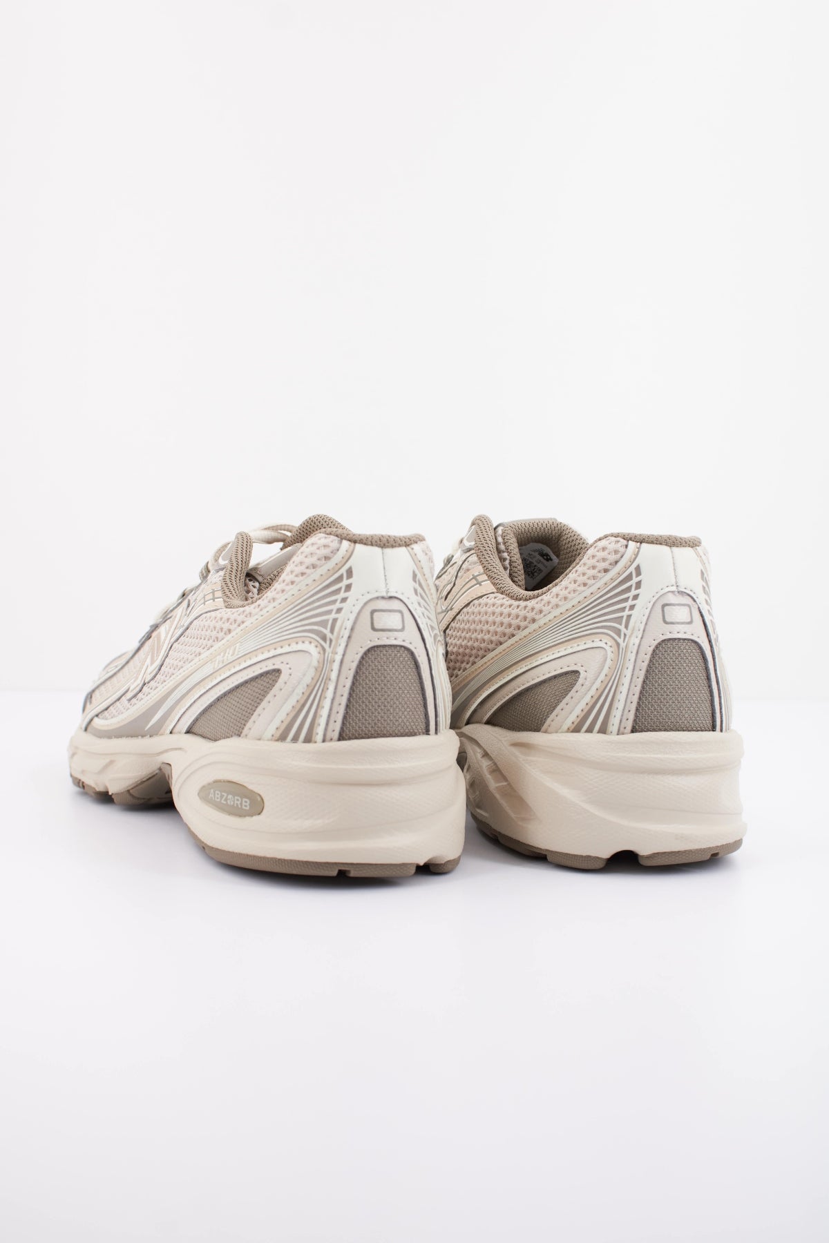 NEW BALANCE U740 en color BEIS (4)