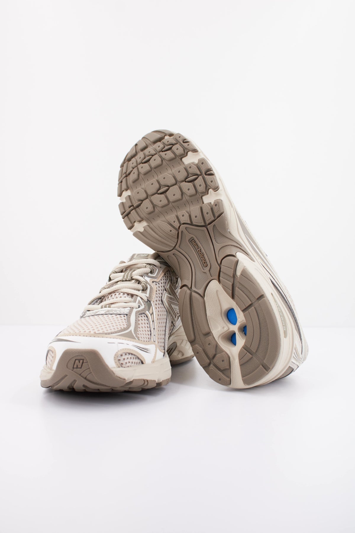 NEW BALANCE U740 en color BEIS (5)