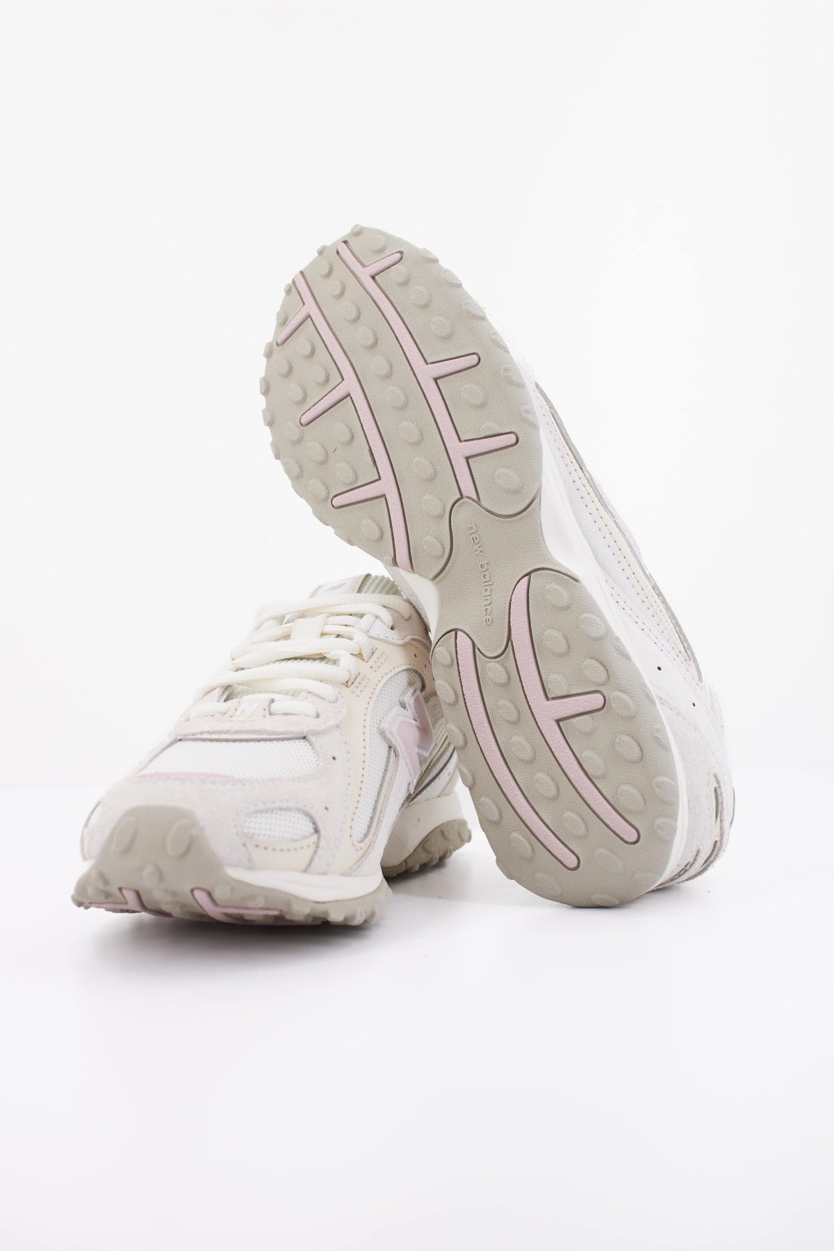 NEW BALANCE U204L5 en color BLANCO (5)